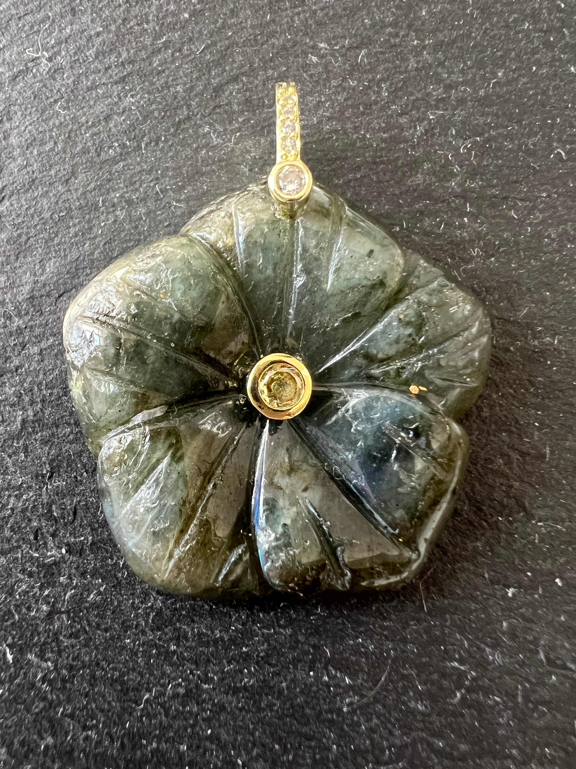 Pendentifs en Pierres Fleurs