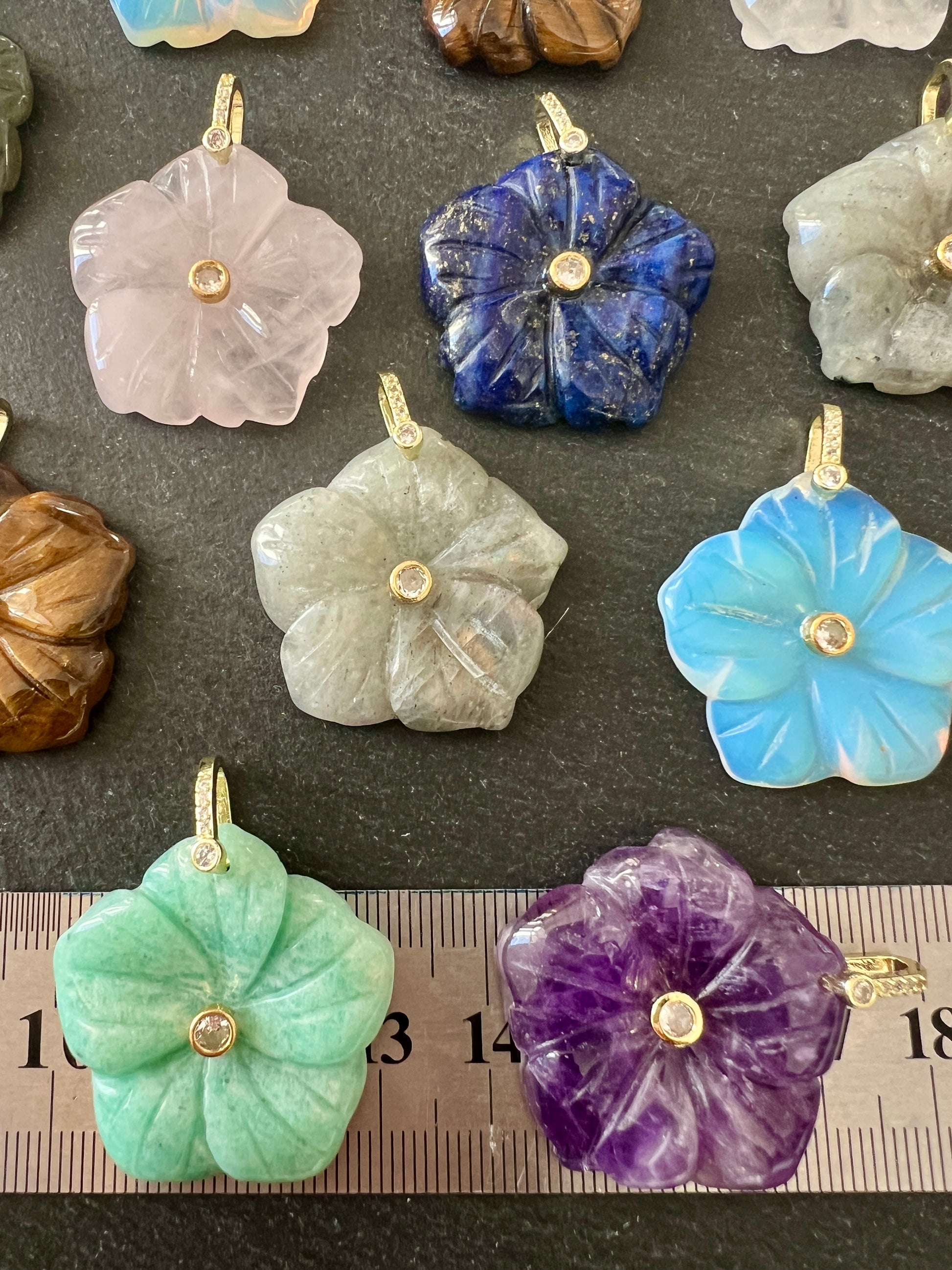 Pendentifs en Pierres Fleurs