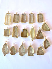 Pendentif Indien Gravé Fleur en Quartz Citron