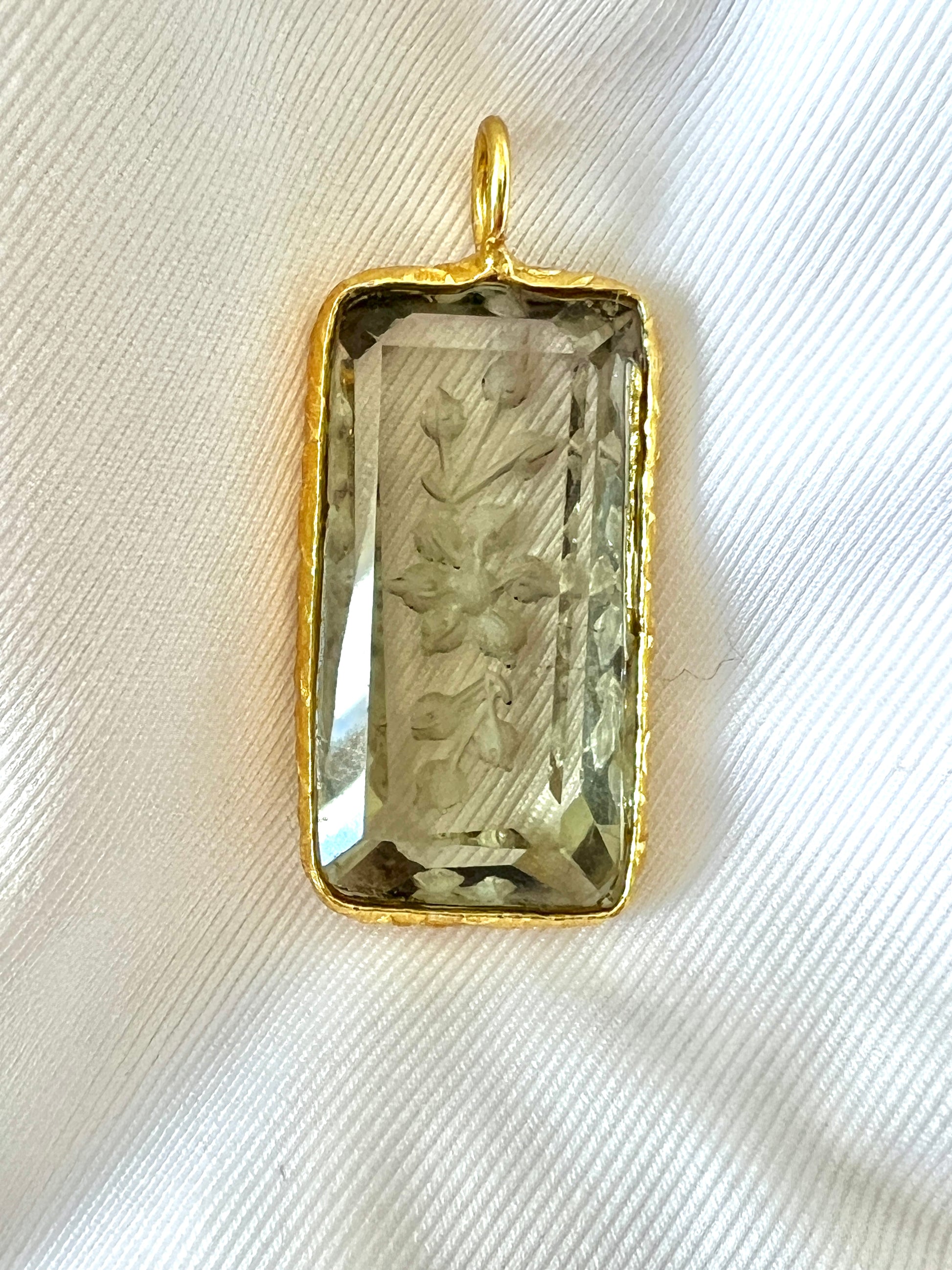 Pendentif Indien Gravé Fleur Améthyste Verte