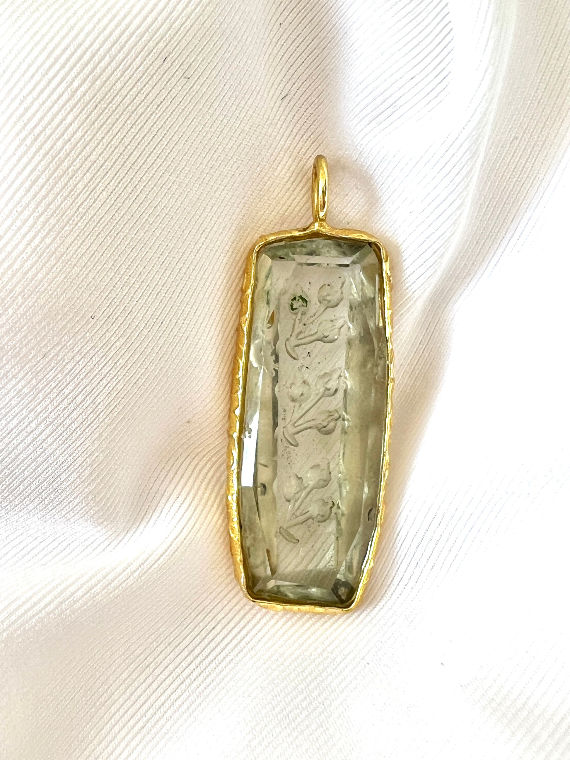 Pendentif Indien Gravé Fleur Améthyste Verte