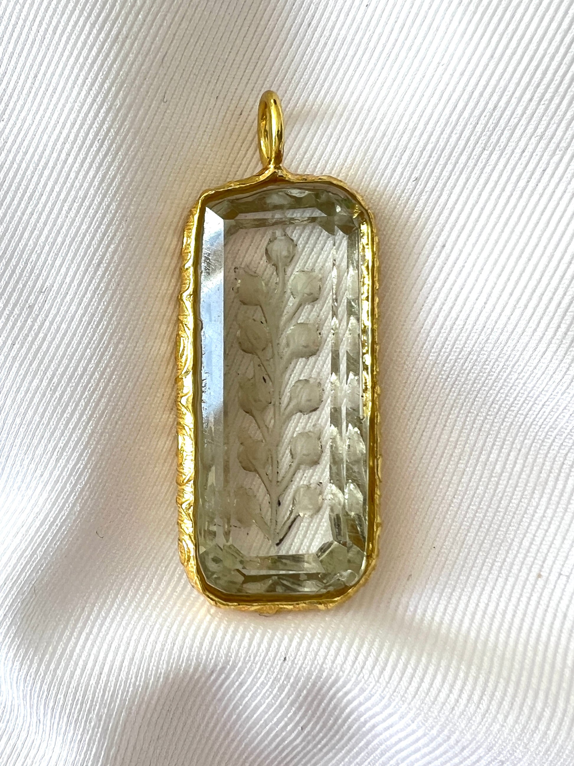 Pendentif Indien Gravé Fleur Améthyste Verte