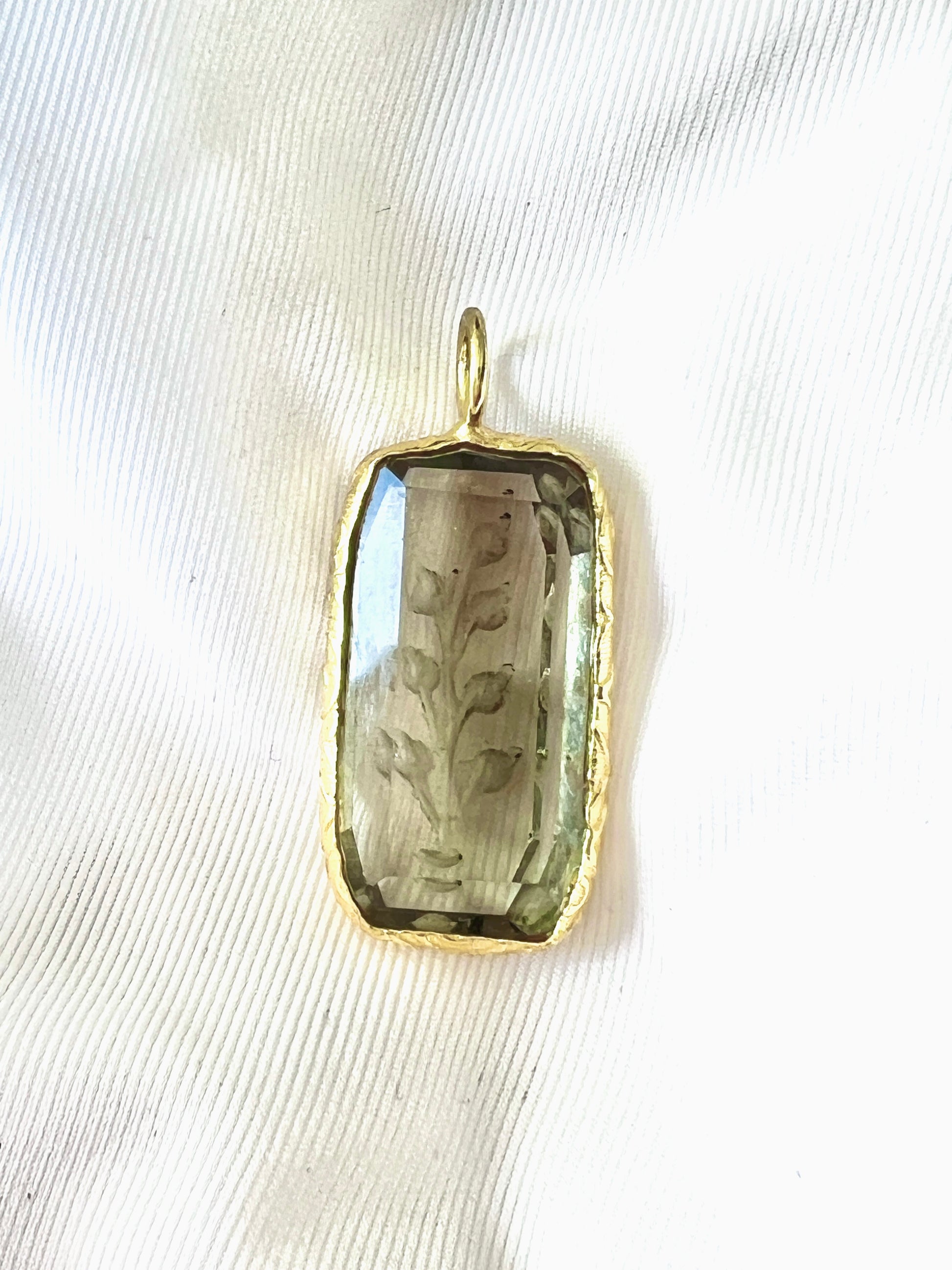 Pendentif Indien Gravé Fleur Améthyste Verte