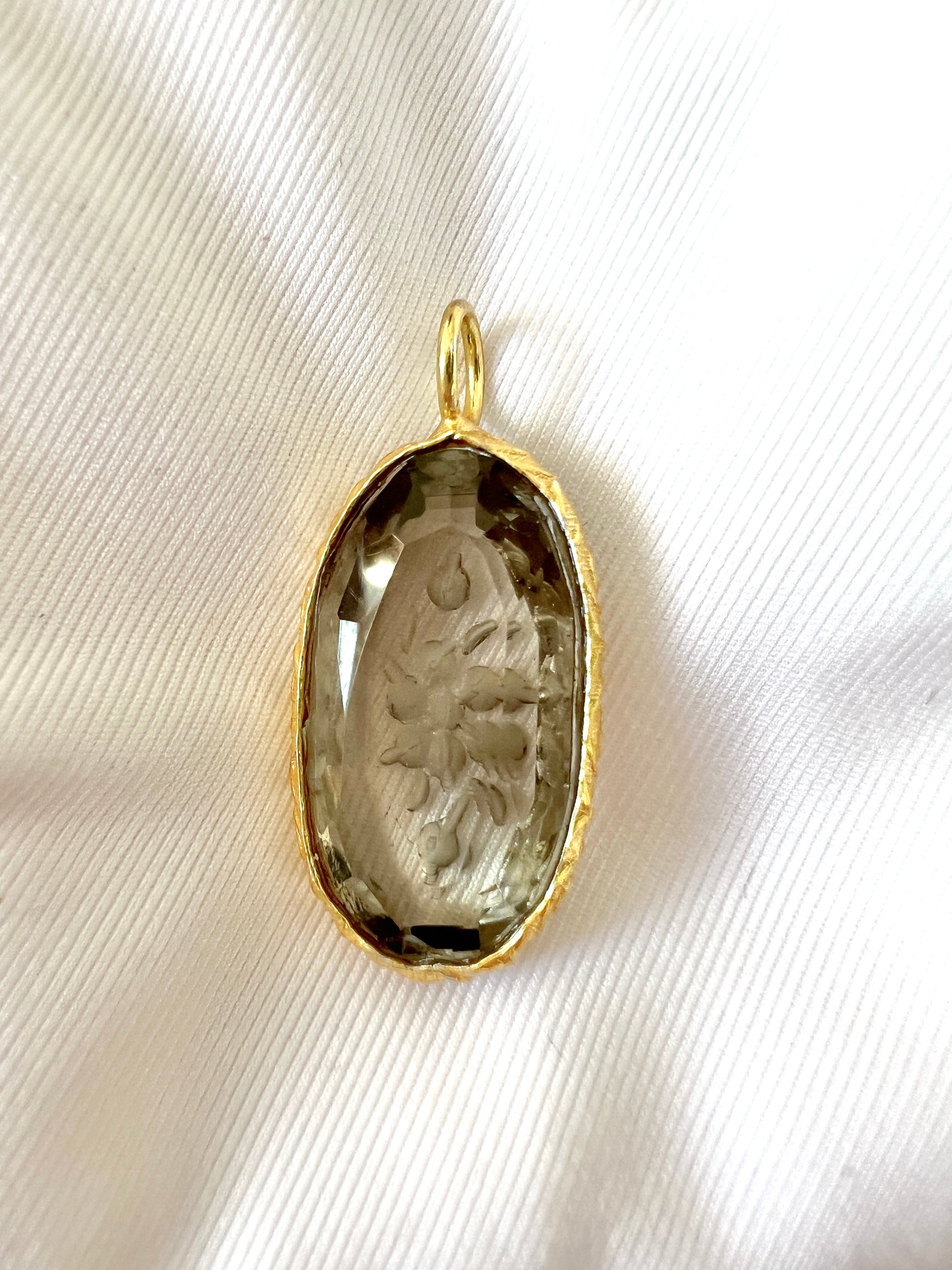 Pendentif Indien Gravé Fleur Améthyste Verte