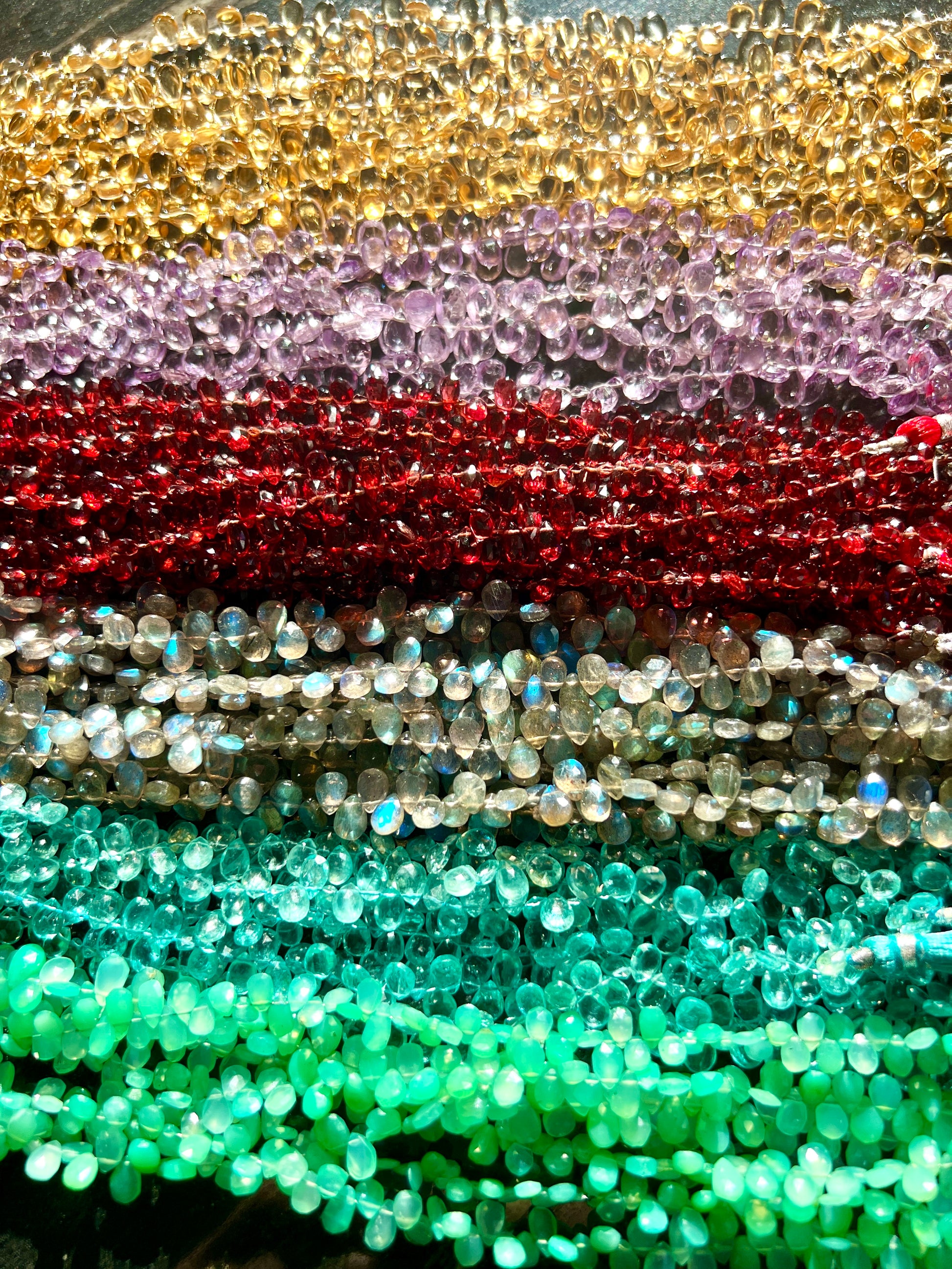 Fils de Petites Gouttes en Pierres naturelles Forme Poire