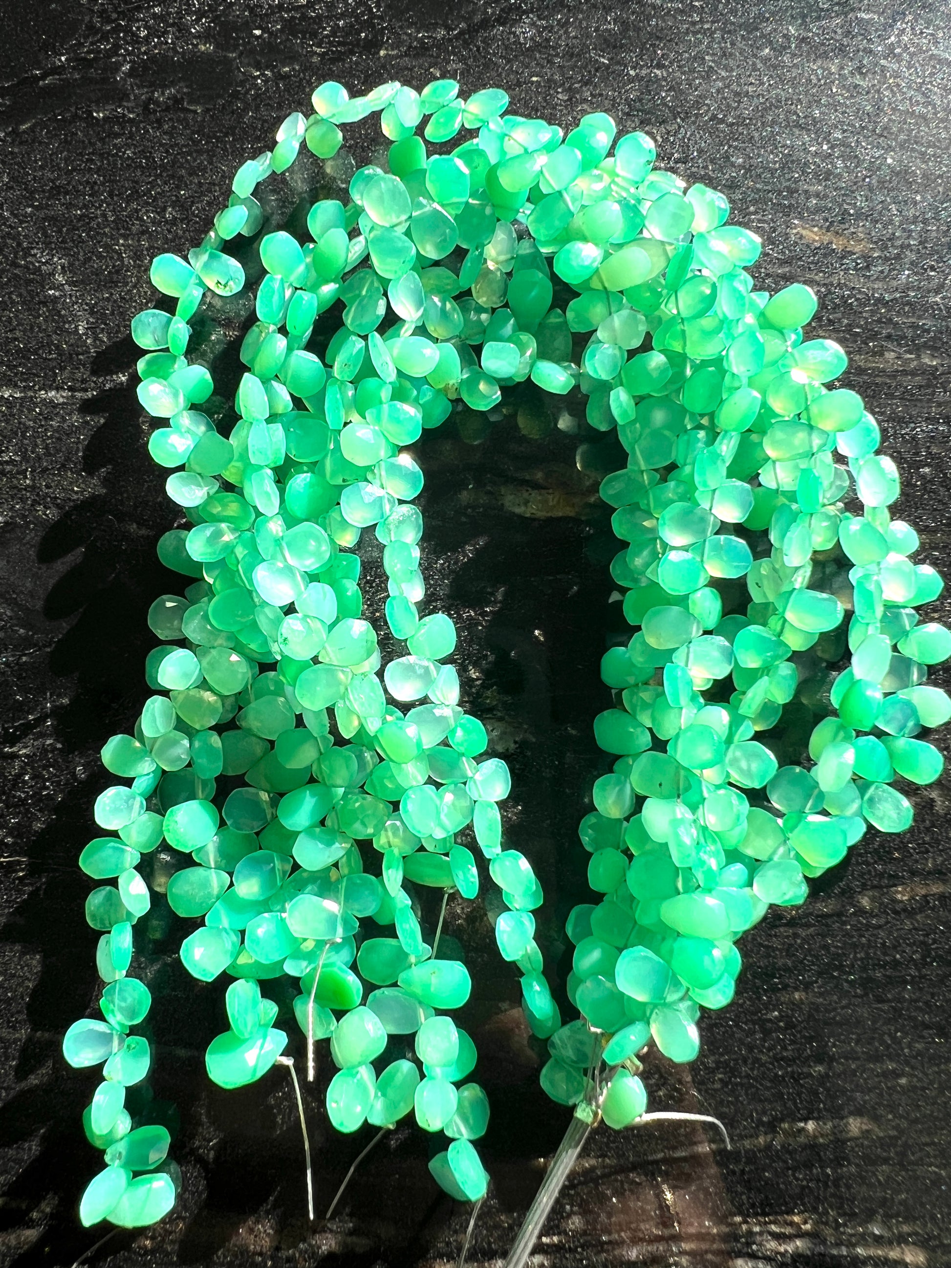 Fils de Petites Gouttes en Pierres naturelles Forme Poire