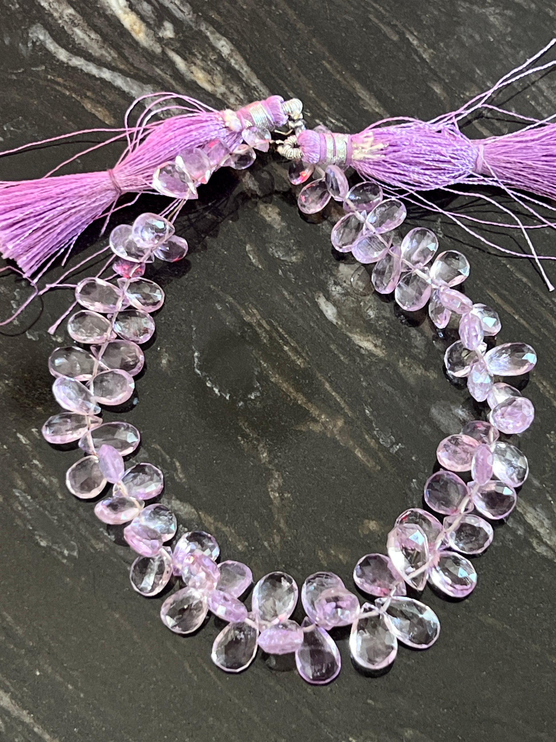 Fils de Petites Gouttes en Pierres naturelles Forme Poire