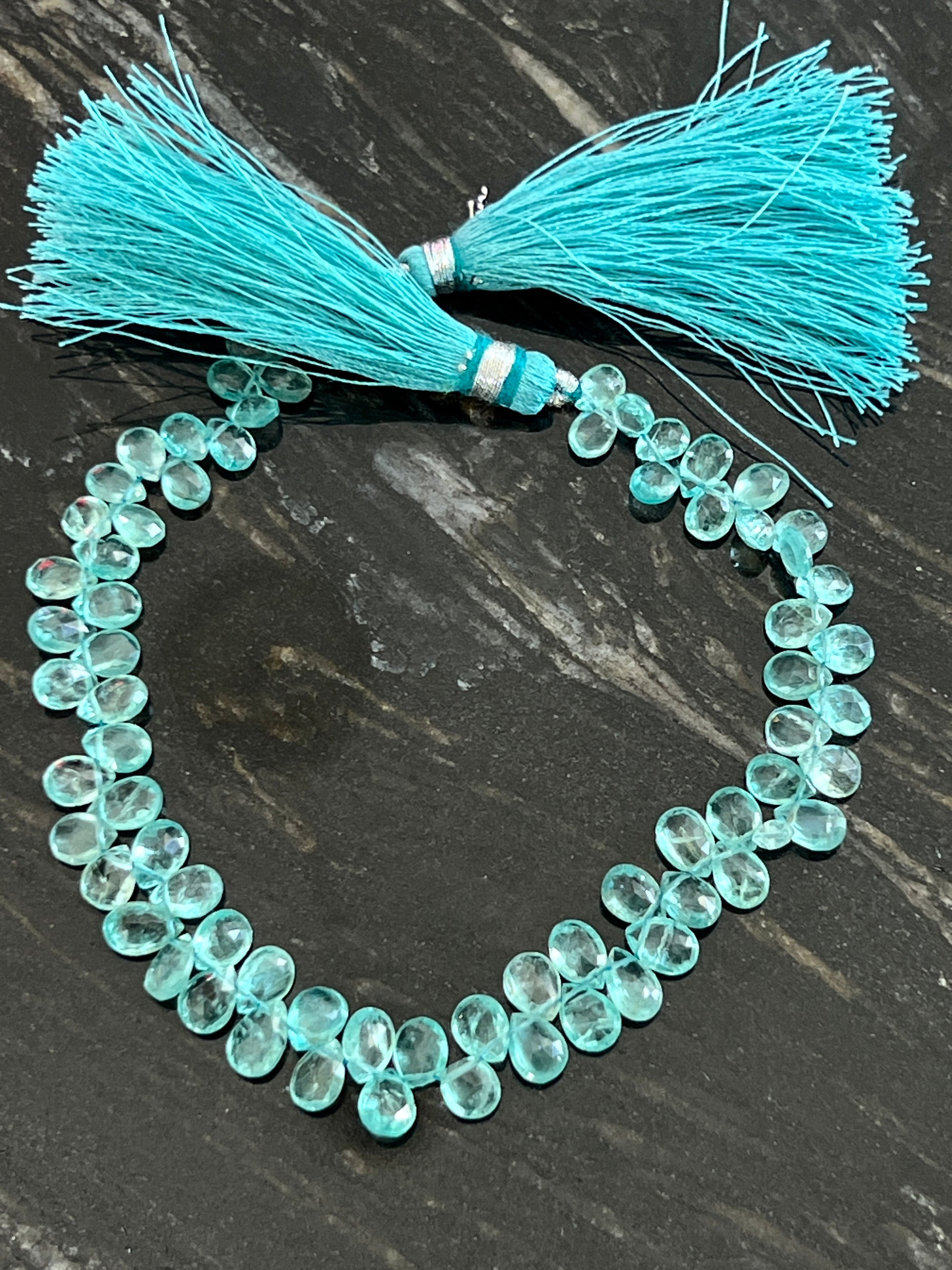 Fils de Petites Gouttes en Pierres naturelles Forme Poire