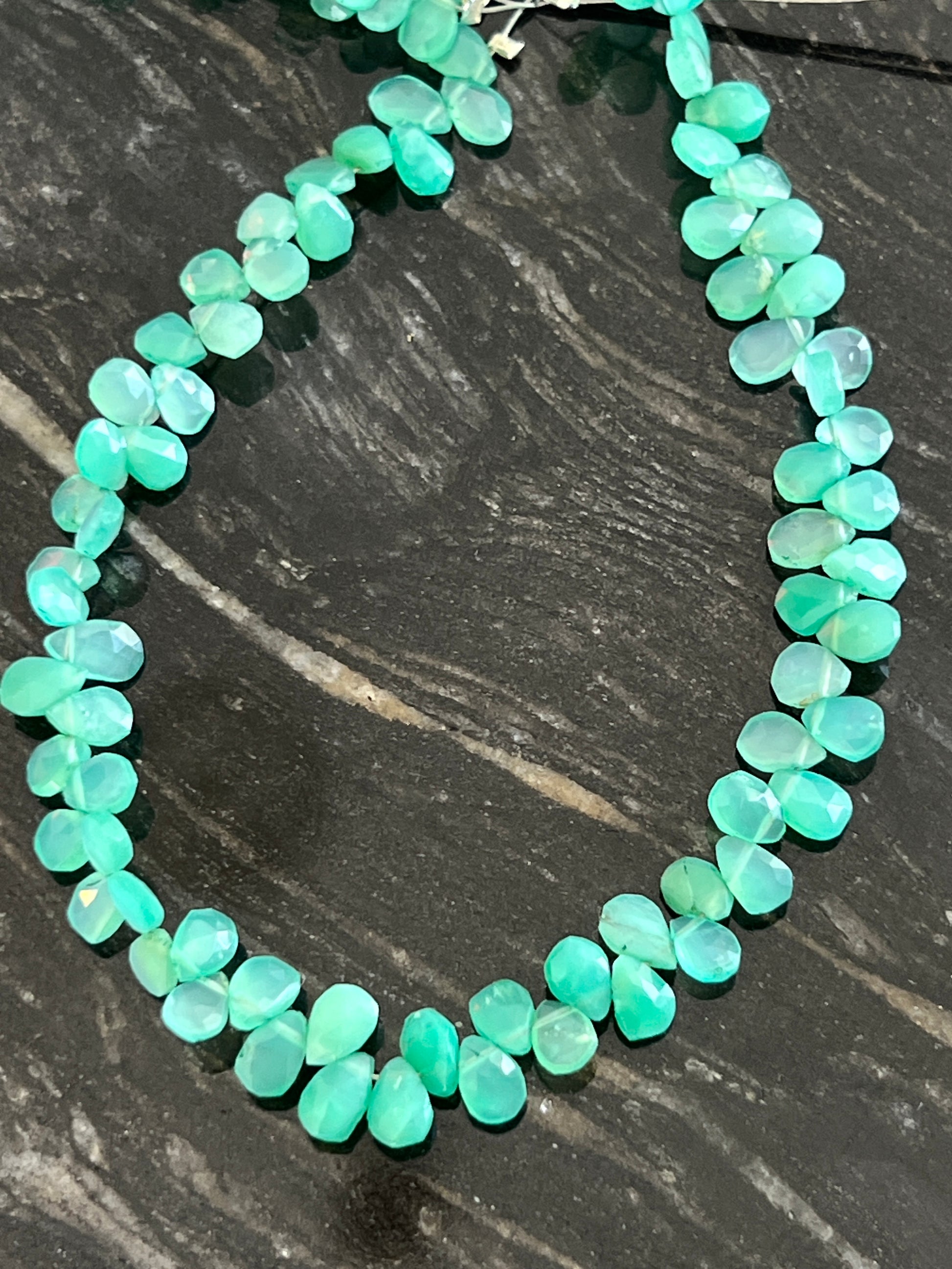 Fils de Petites Gouttes en Pierres naturelles Forme Poire