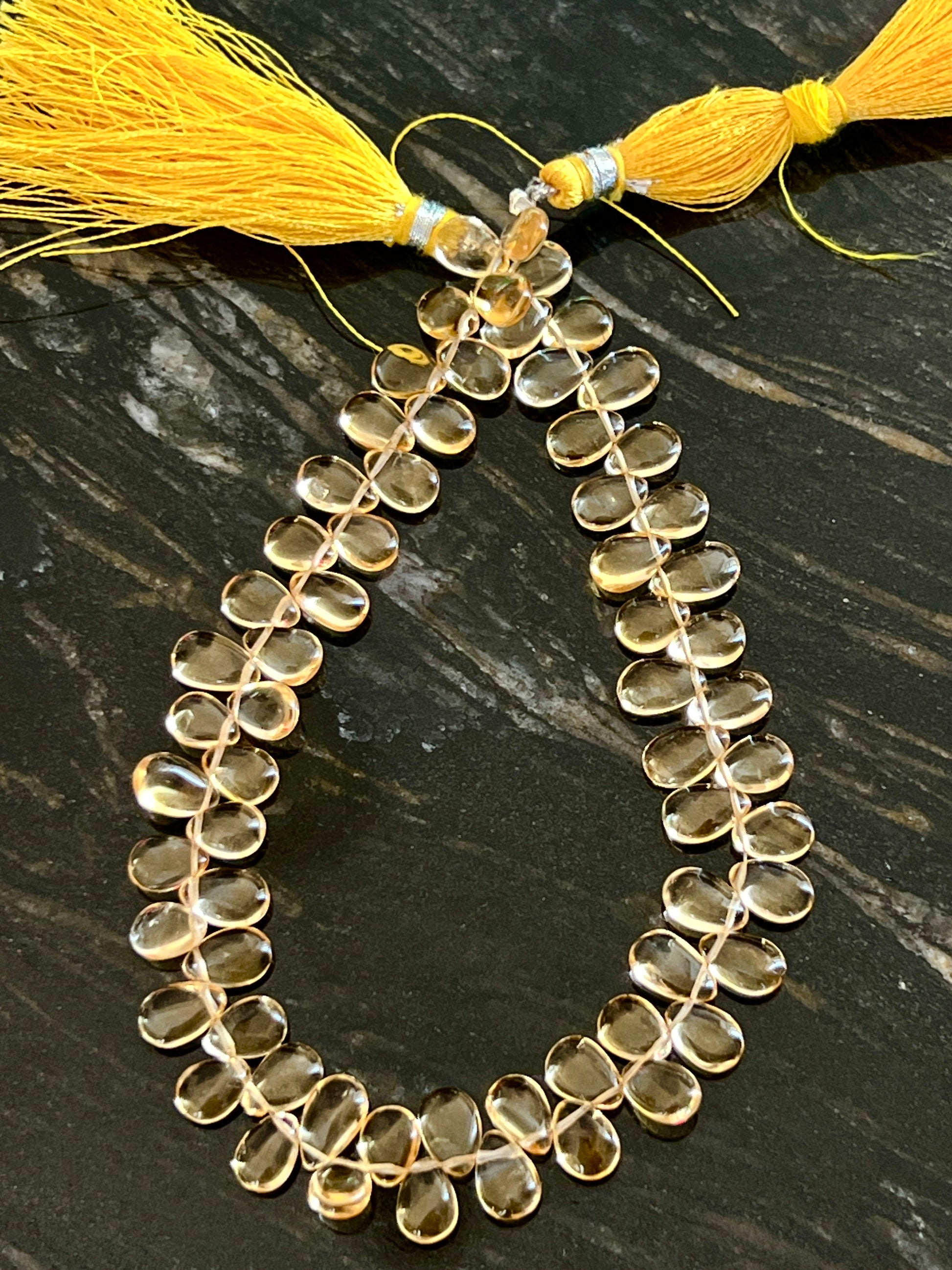 Fils de Petites Gouttes en Pierres naturelles Forme Poire