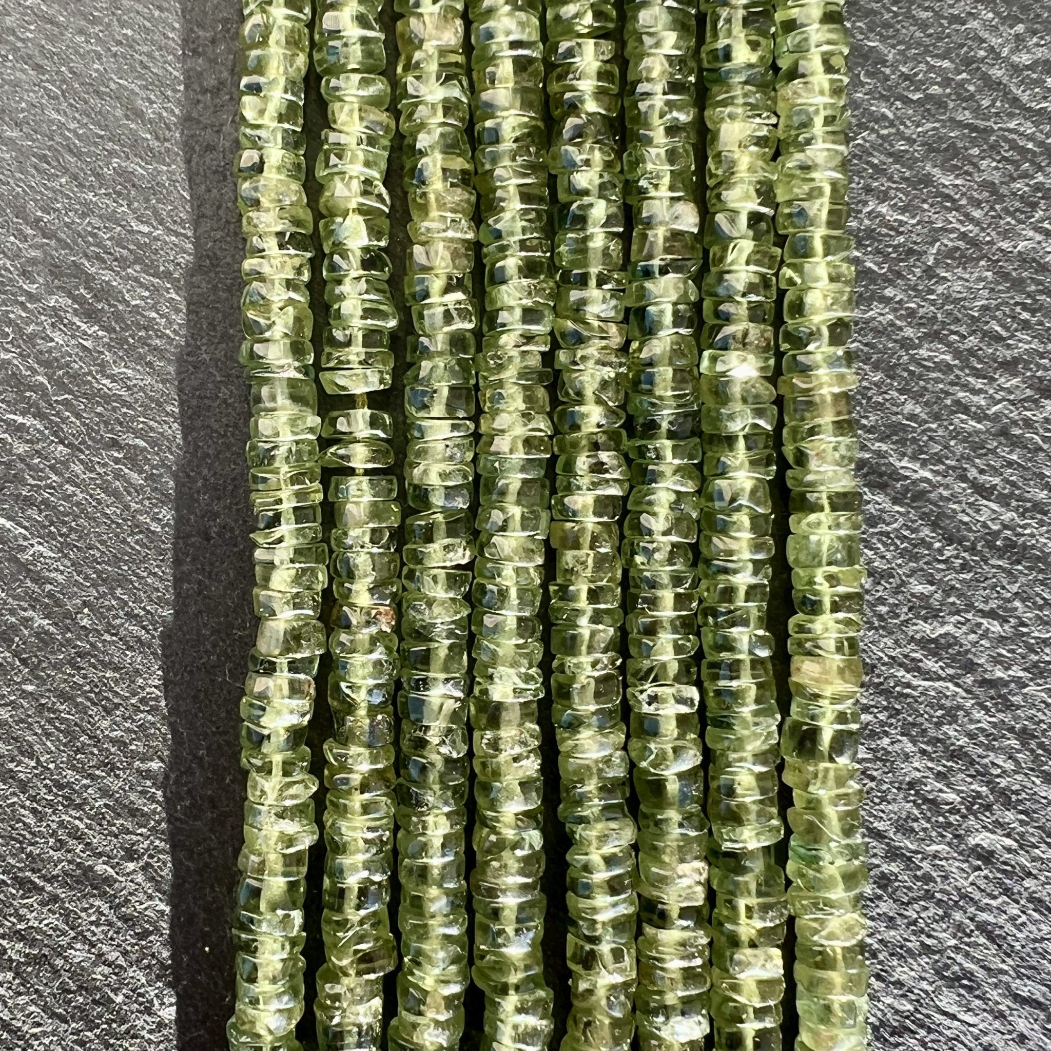 Heishi Apatite Verte 5mm