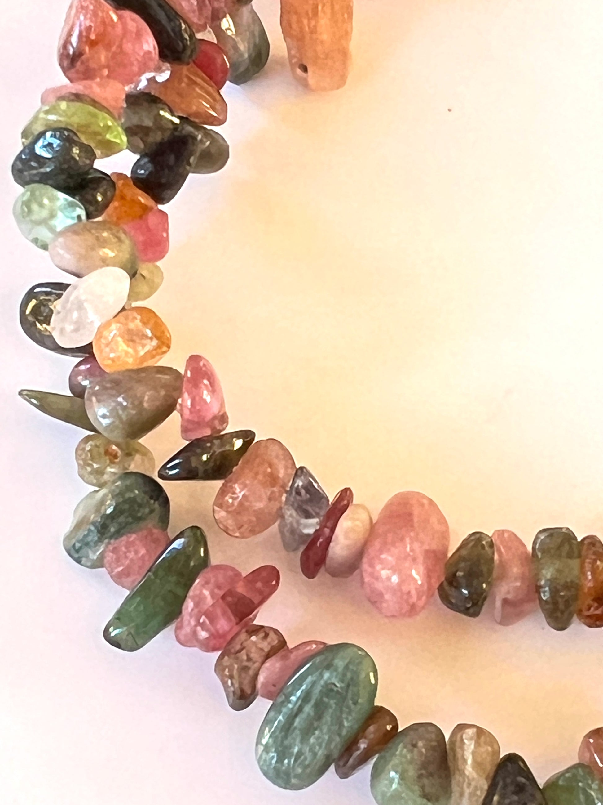 Fil de perles "chips" en Tourmaline multicolore