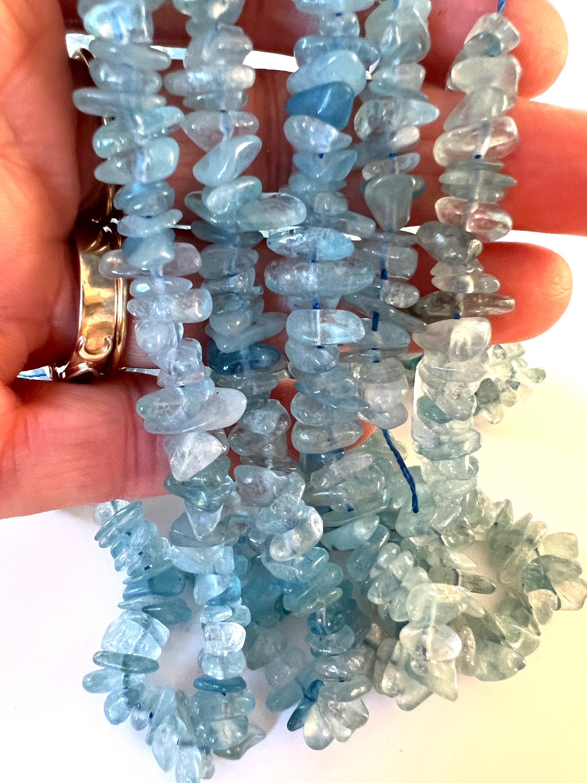 Fil de perles "chips" en Aigue-Marine