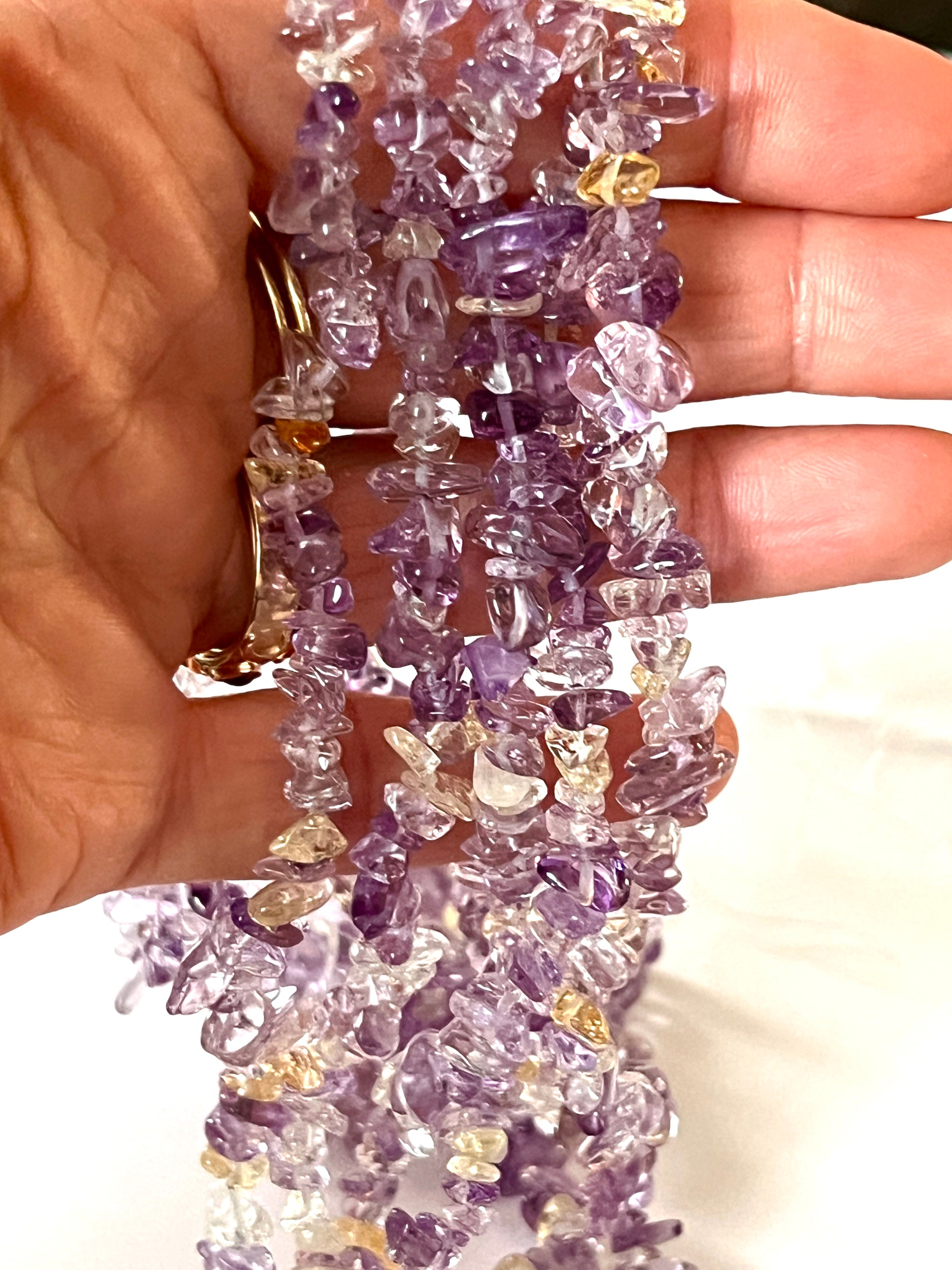 Fil de perles"chips" en Améthyste et Citrine