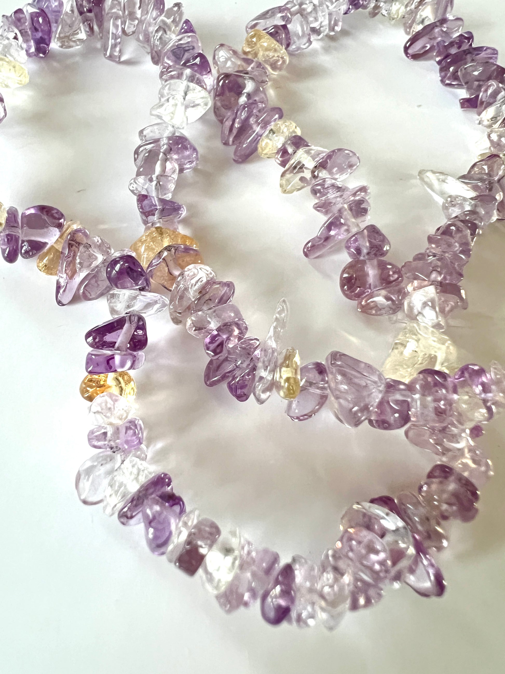 Fil de perles"chips" en Améthyste et Citrine