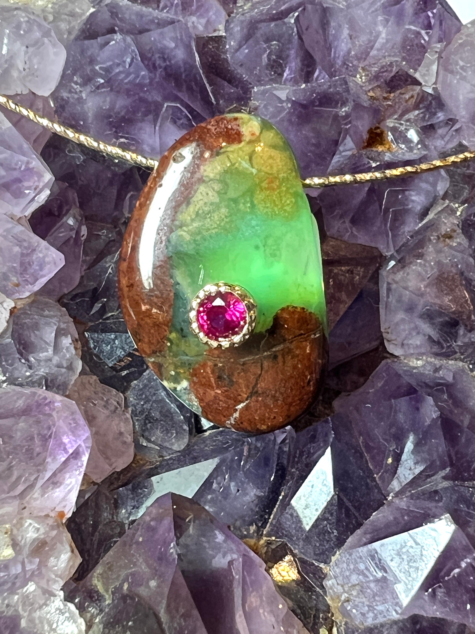 Pendentif en Chrysoprase avec Zircon
