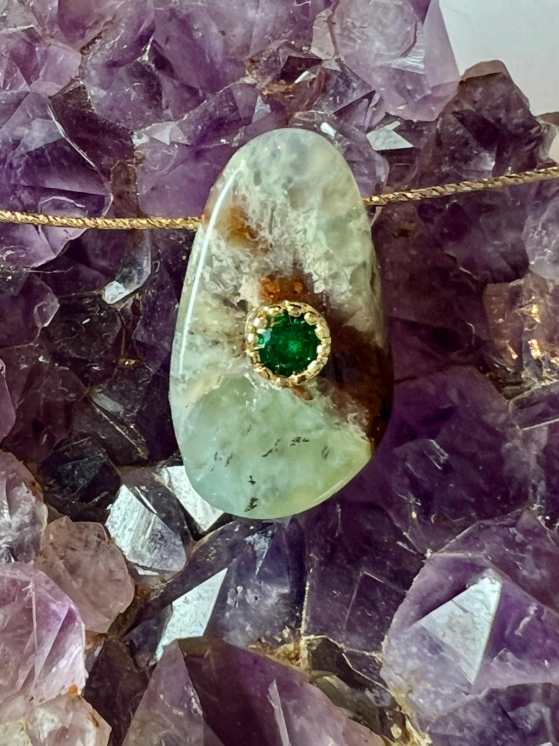 Pendentif en Chrysoprase avec Zircon
