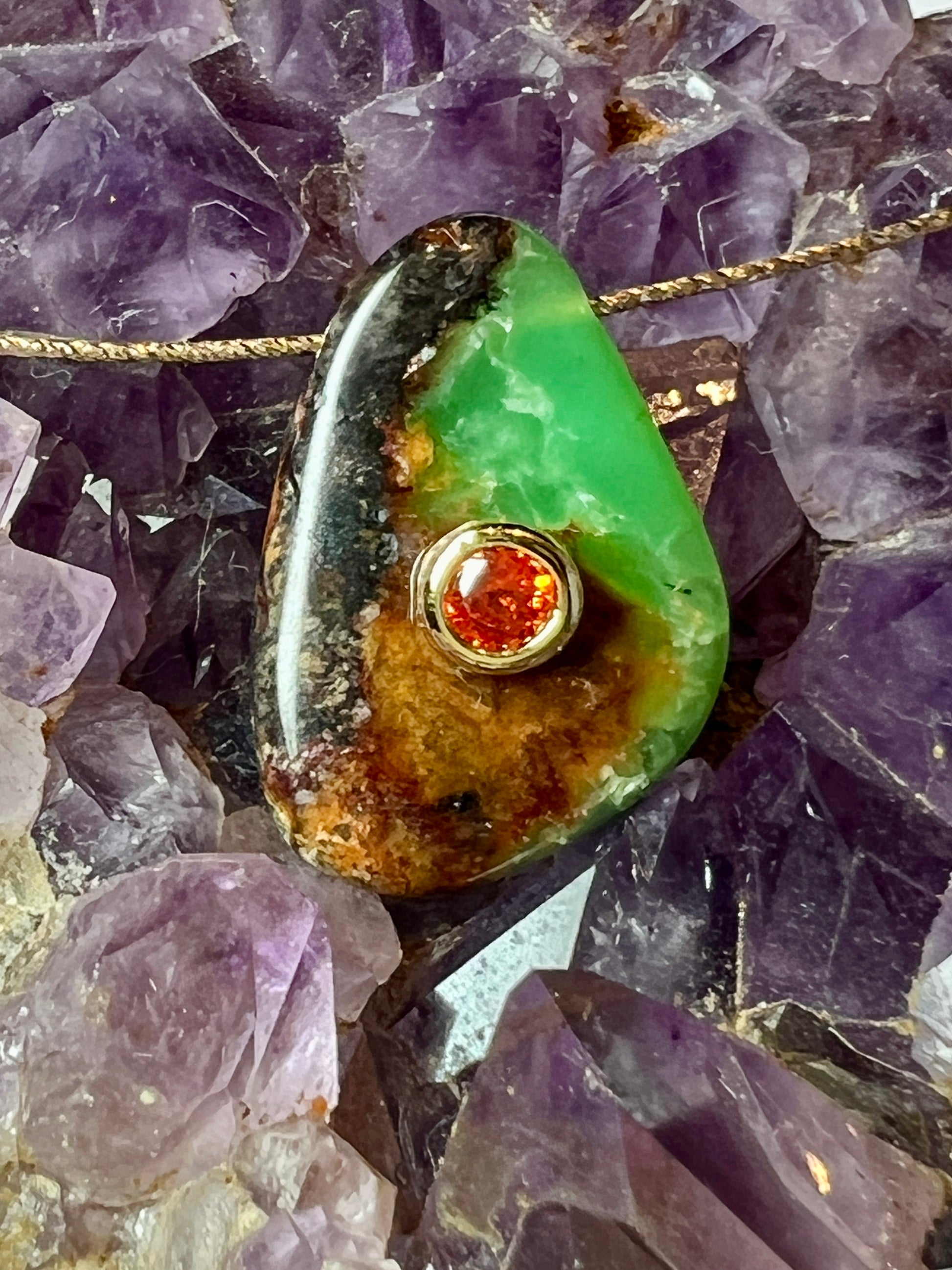 Pendentif en Chrysoprase avec Zircon