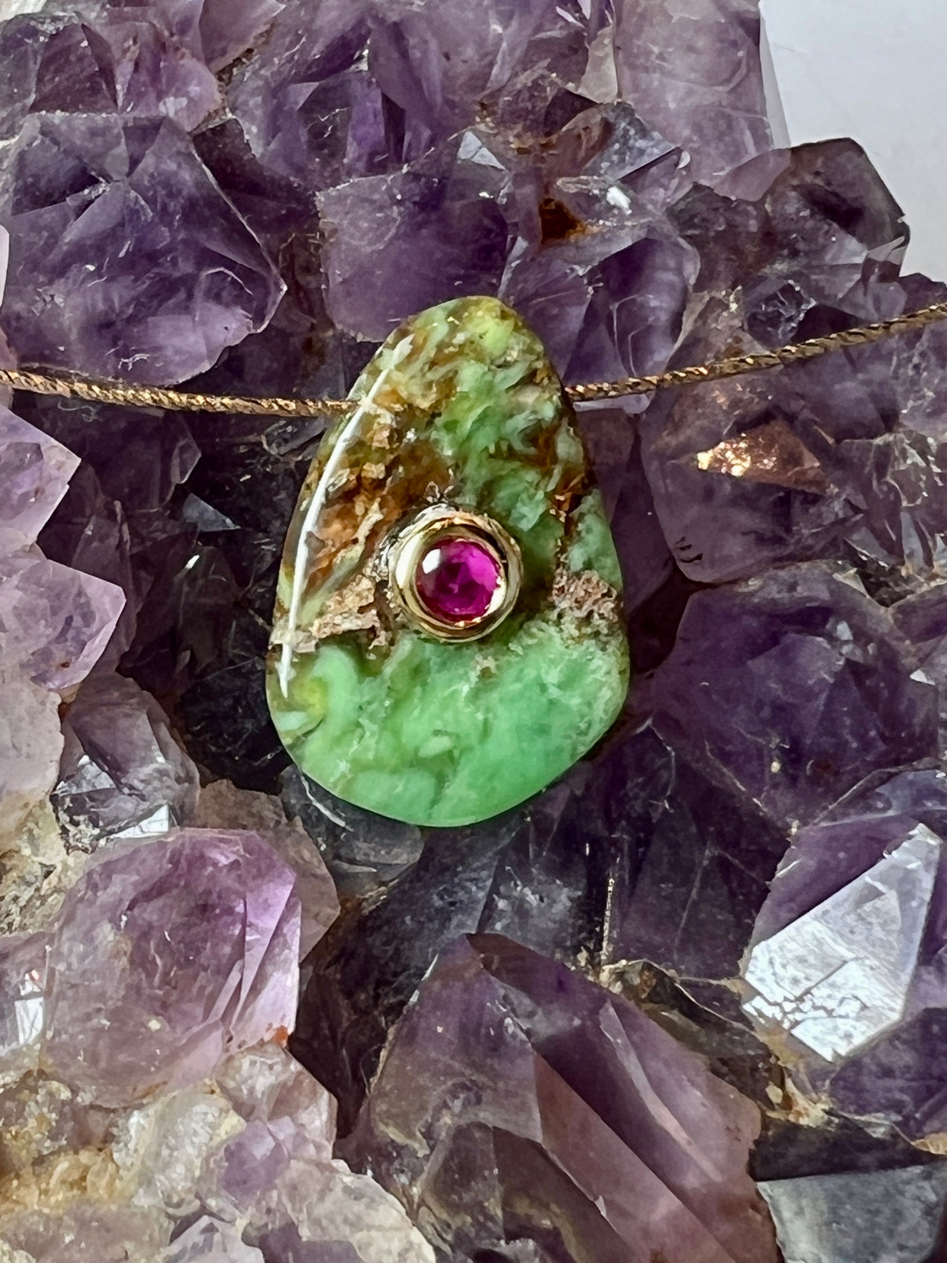 Pendentif en Chrysoprase avec Zircon