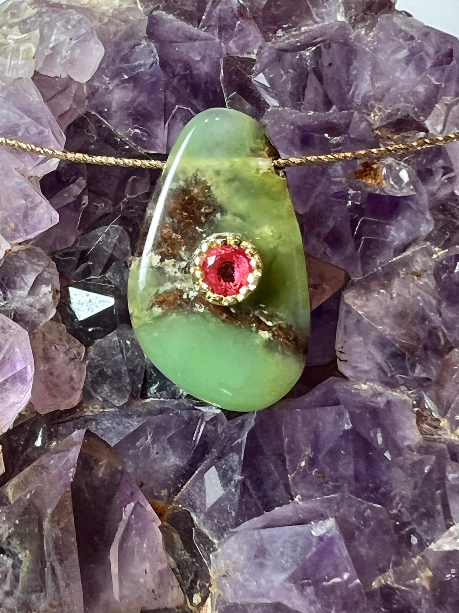 Pendentif en Chrysoprase avec Zircon