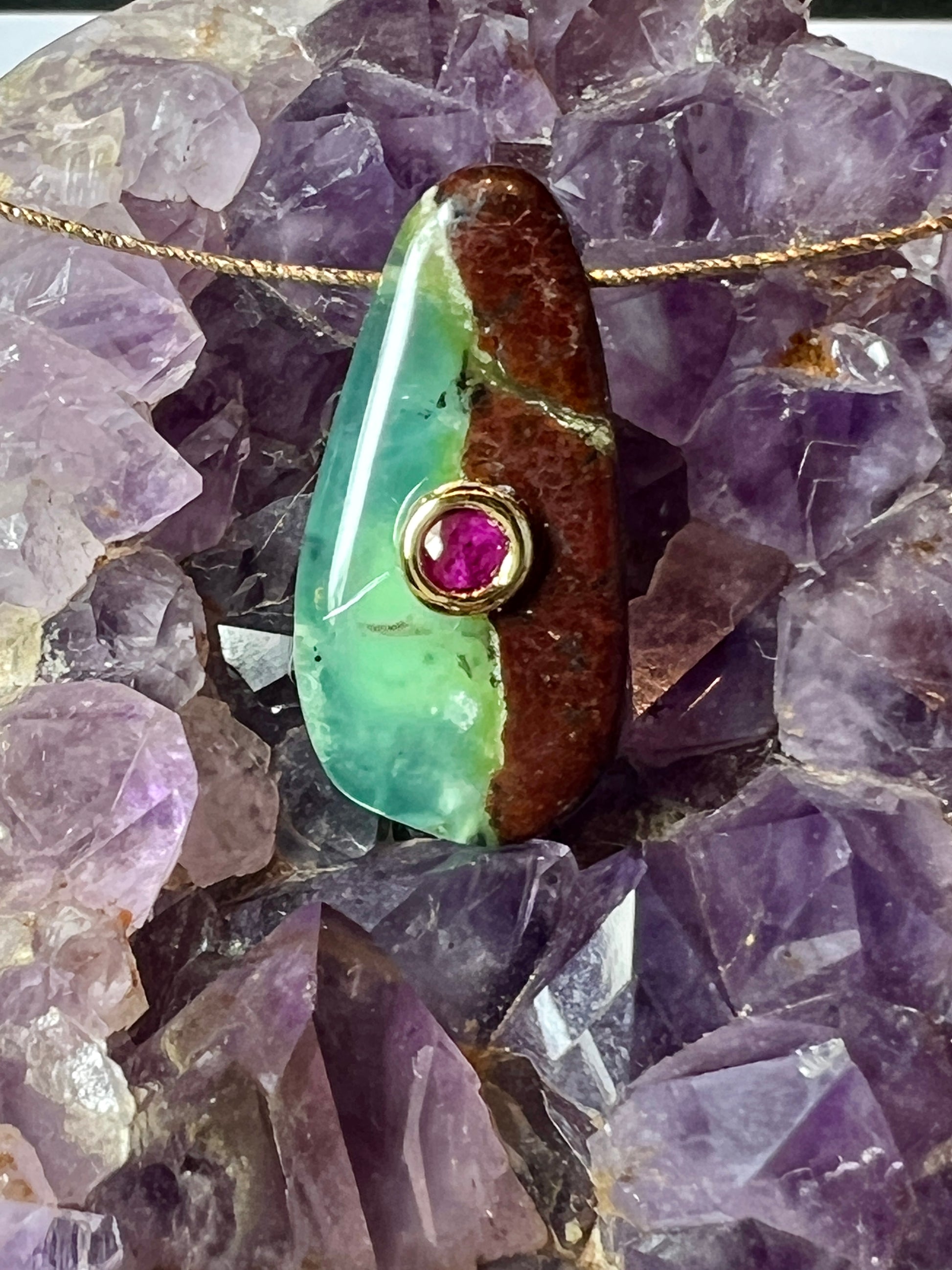 Pendentif en Chrysoprase avec Zircon