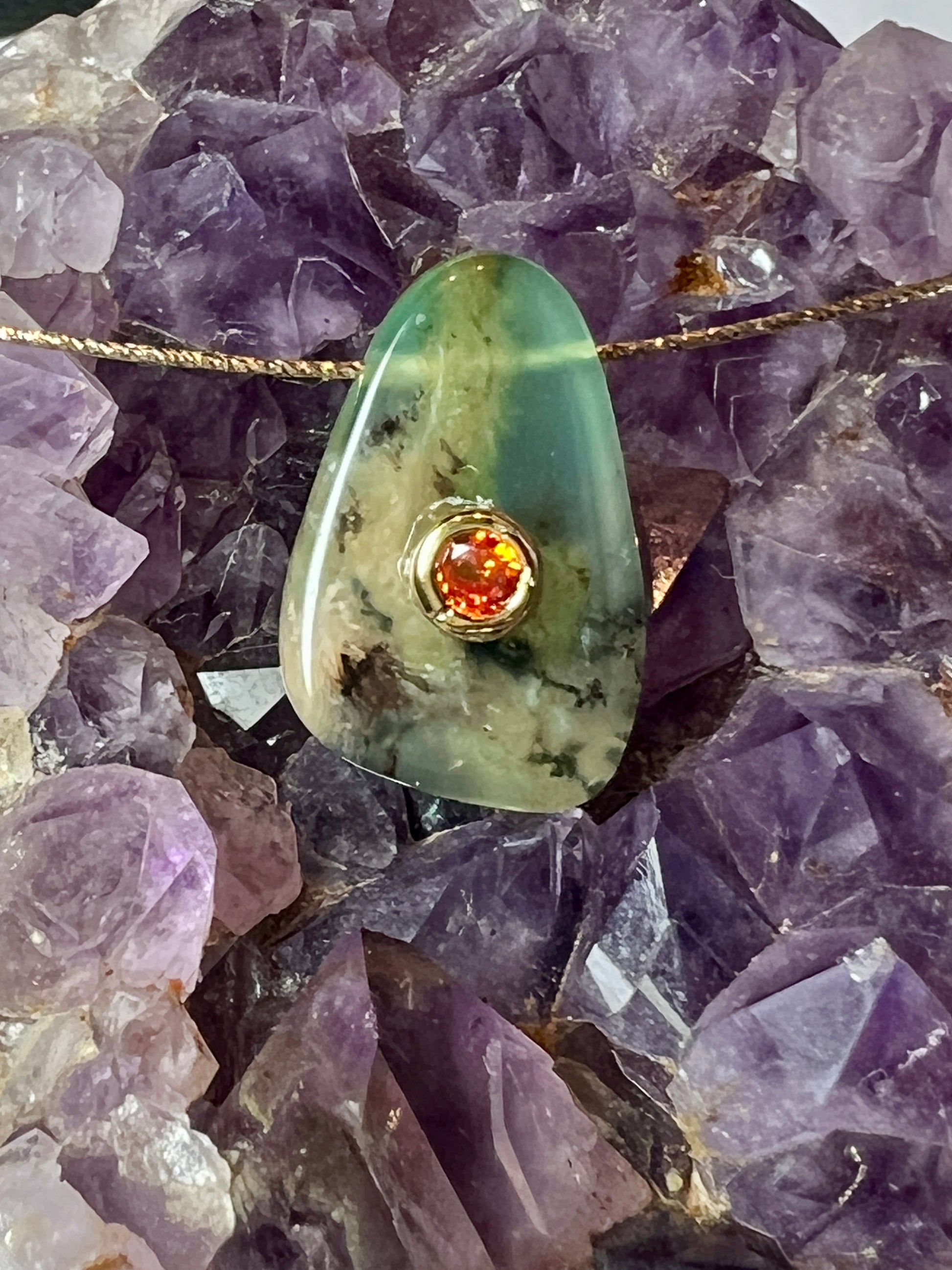 Pendentif en Chrysoprase avec Zircon