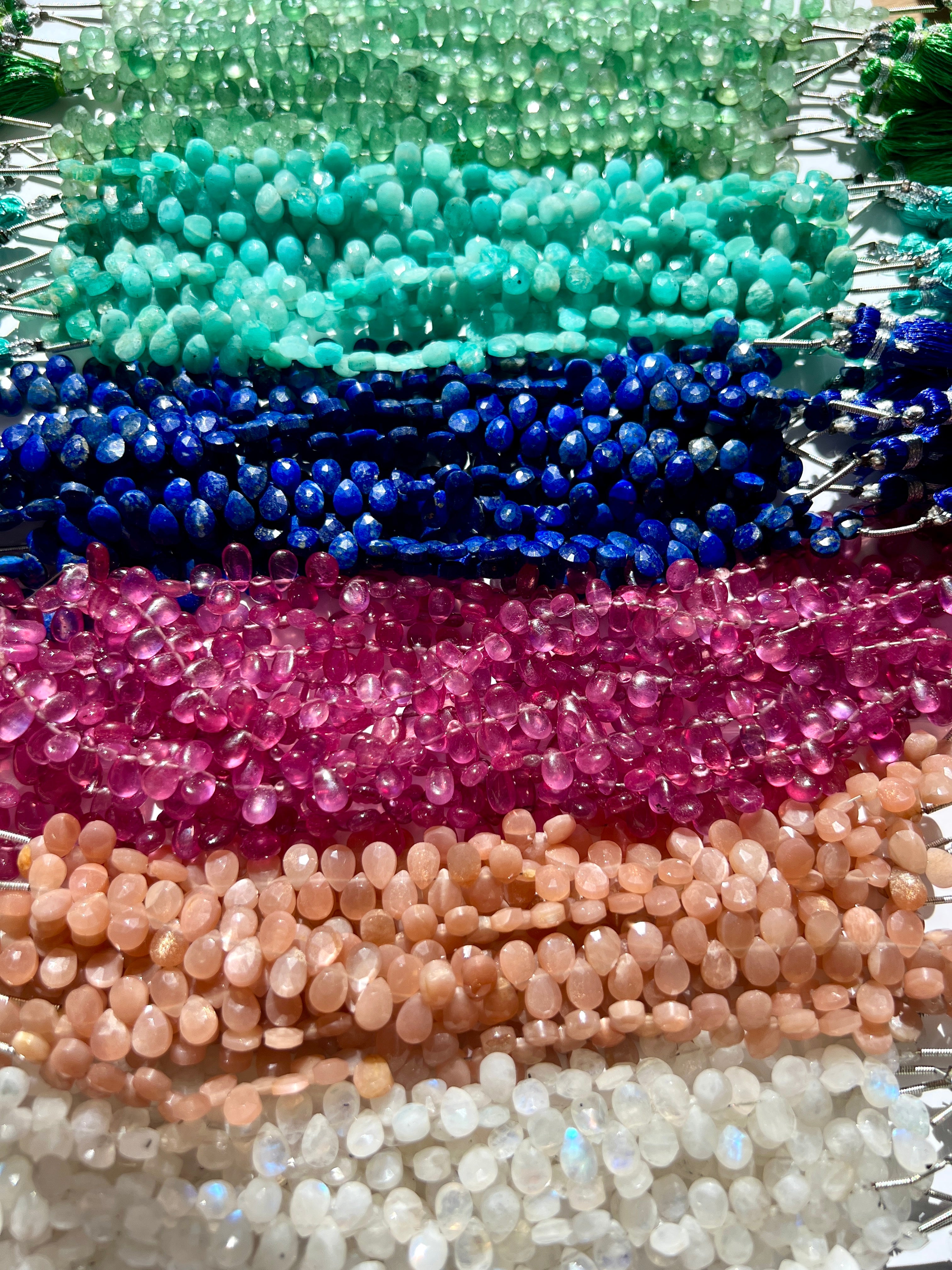 Fils de Petites Gouttes en pierres naturelles Forme Poire (2)