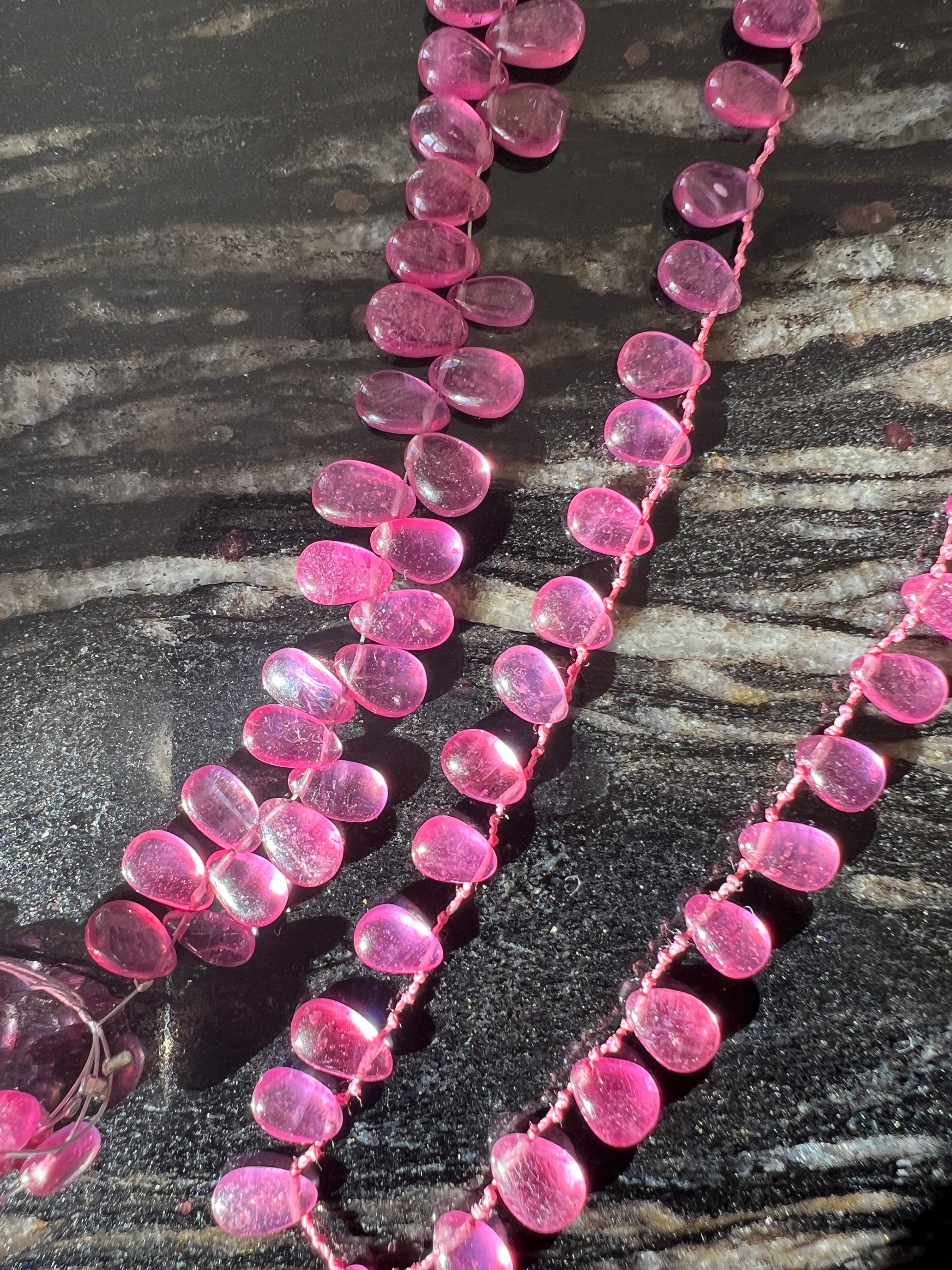 Fils de Petites Gouttes en Pierres naturelles Forme Poire