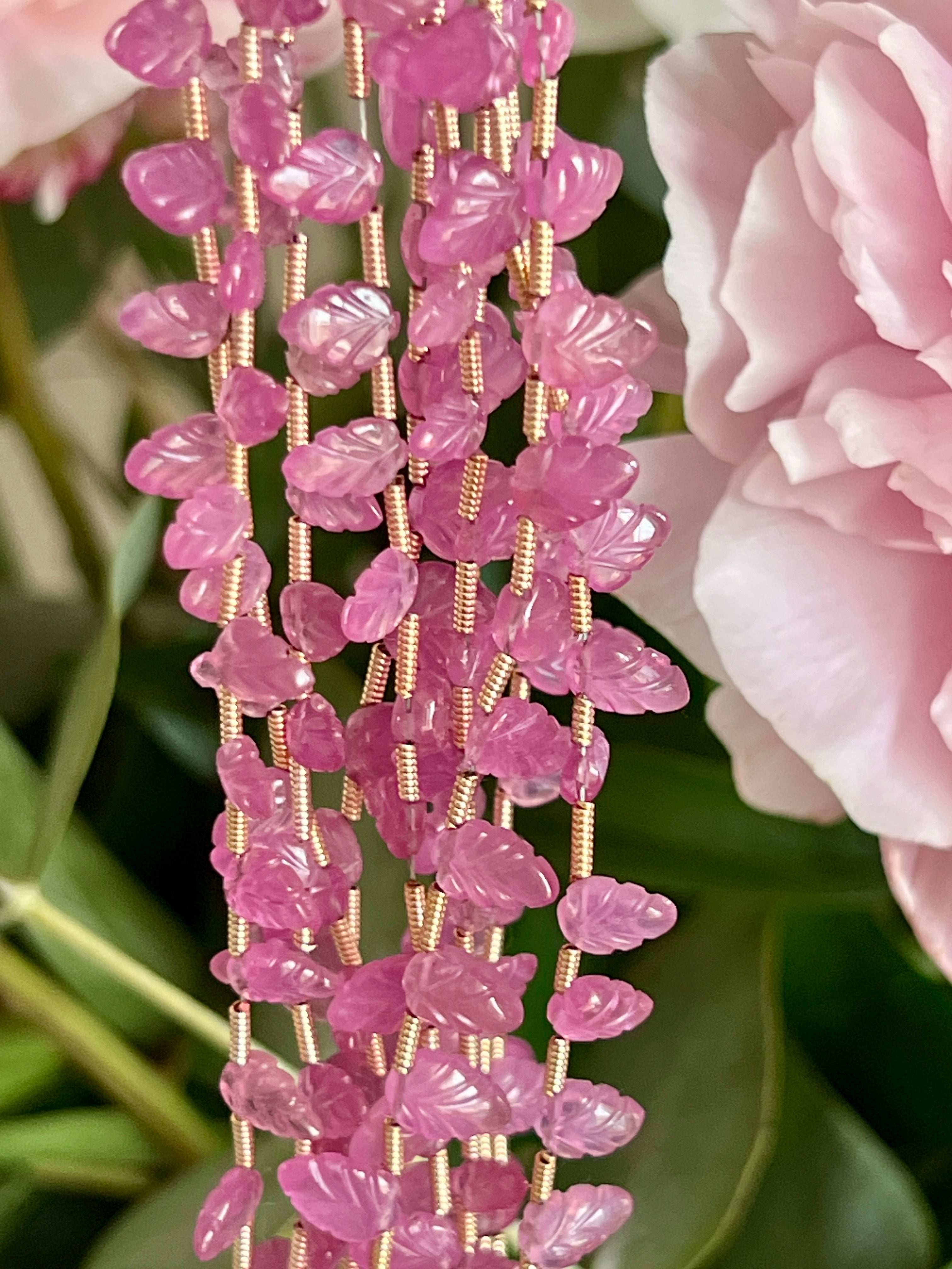Fil de petites feuilles sculptées en Topaze Rose
