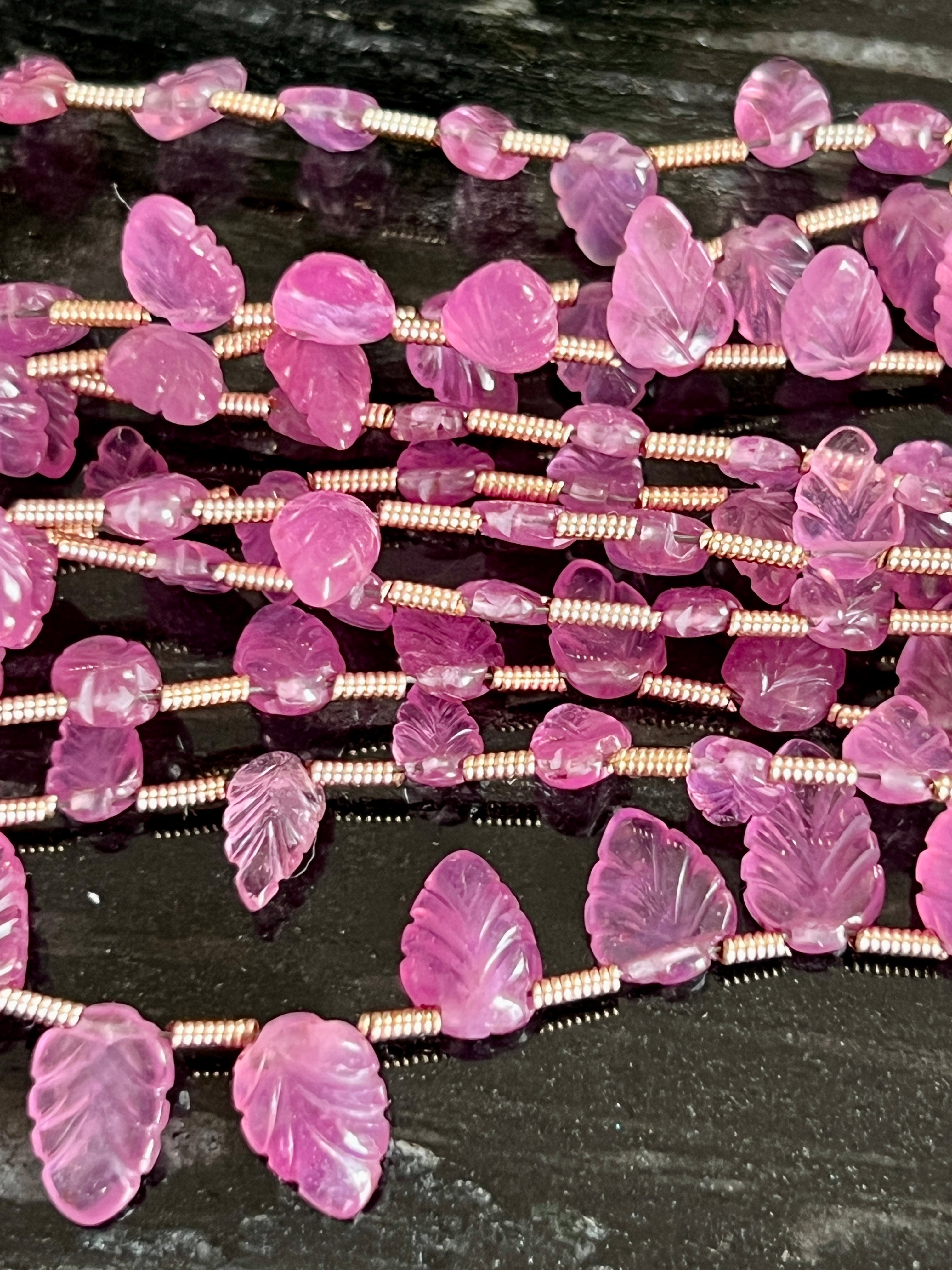 Fil de petites feuilles sculptées en Topaze Rose