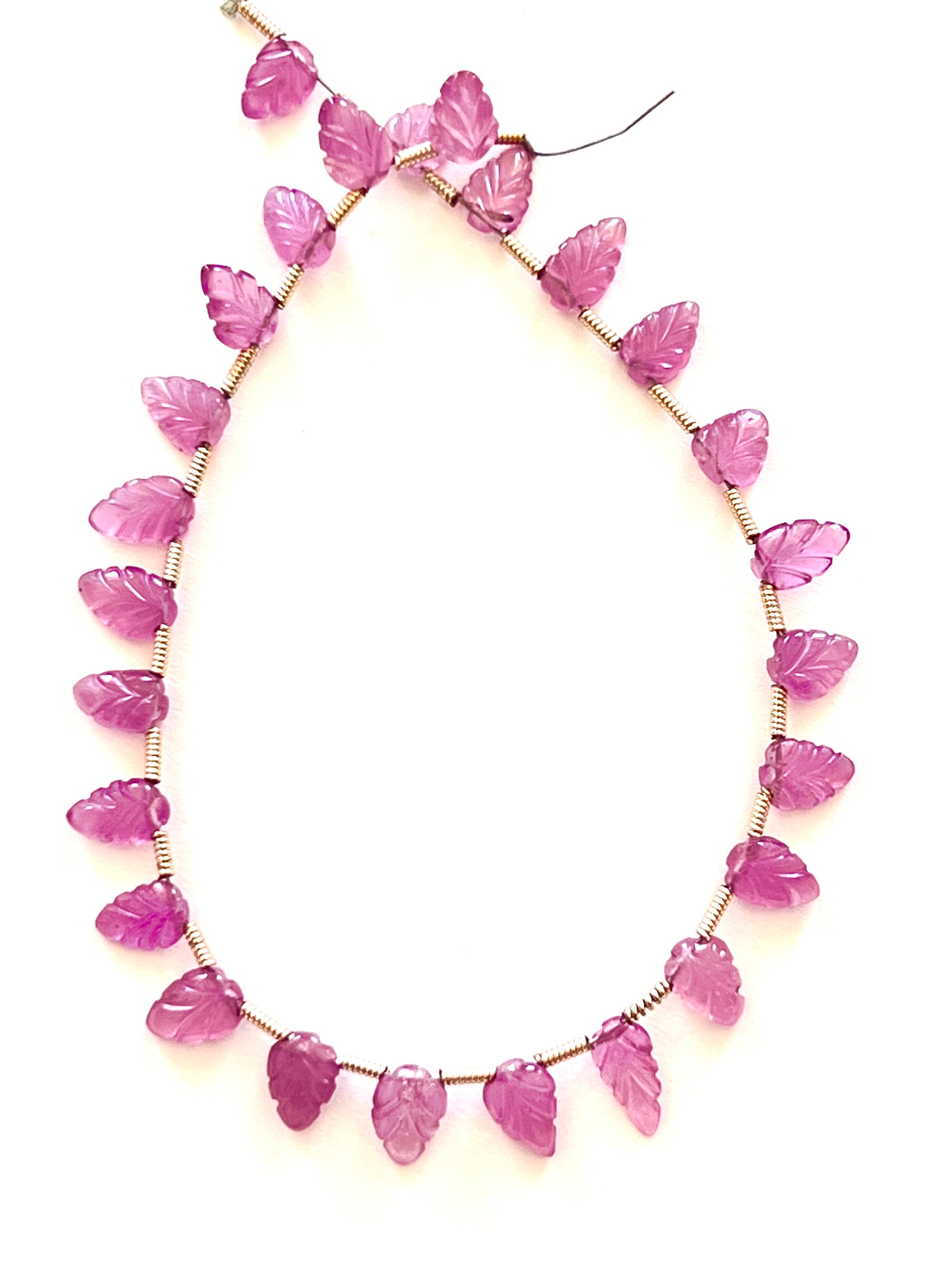 Fil de petites feuilles sculptées en Topaze Rose