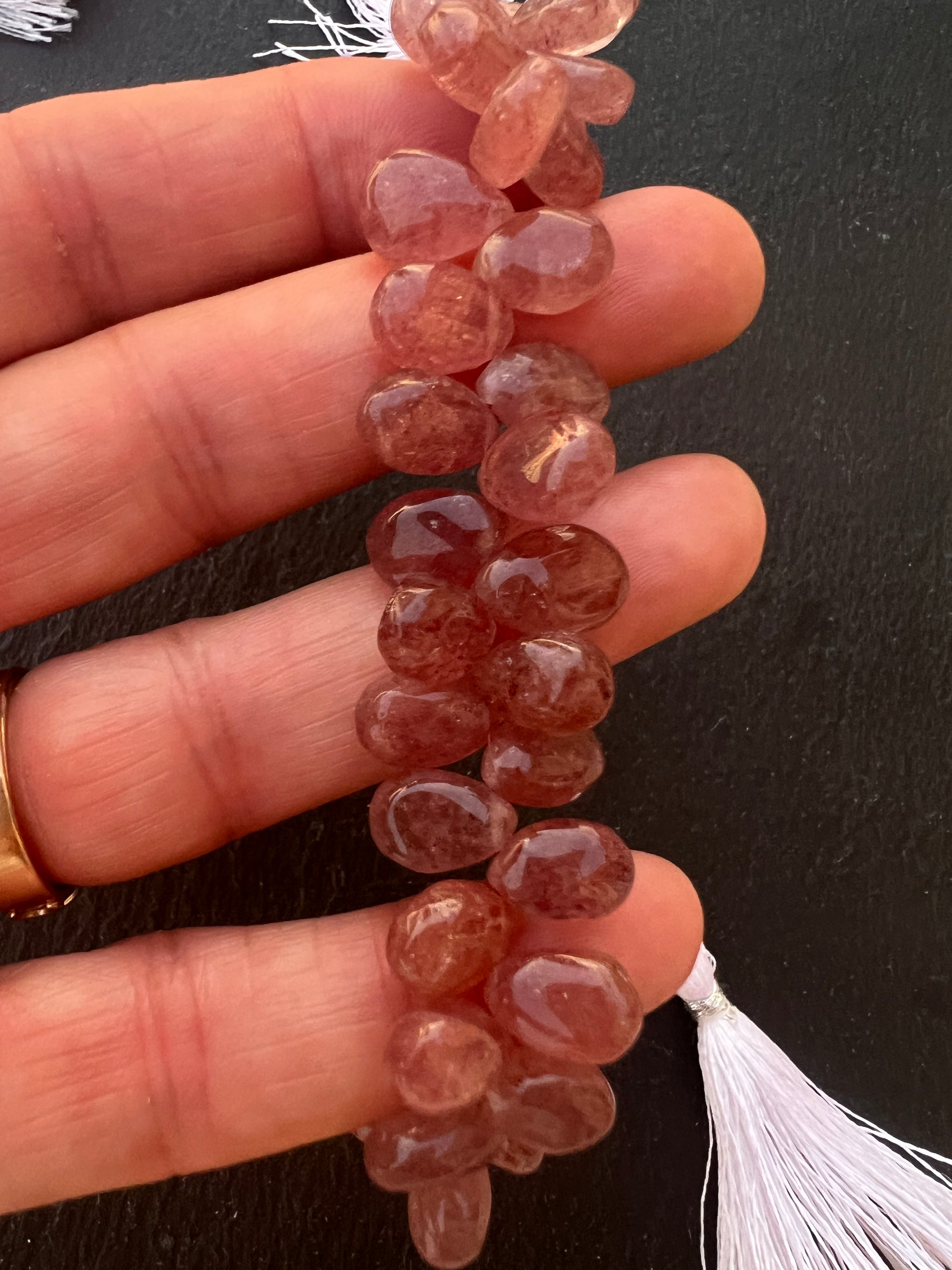 Fils de petites gouttes en pierres naturelle forme poire(3)