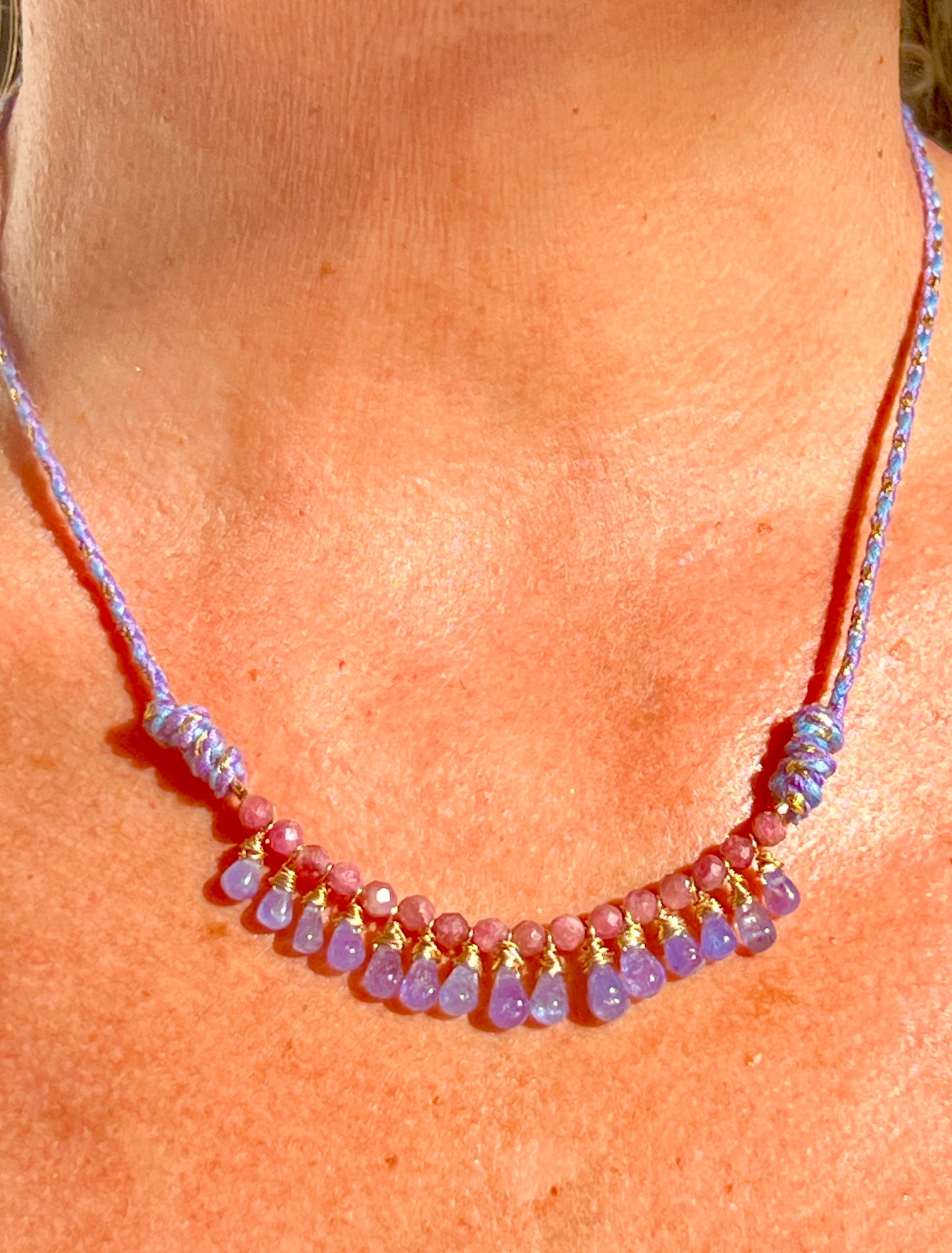 Fil de petites gouttes en Tanzanite
