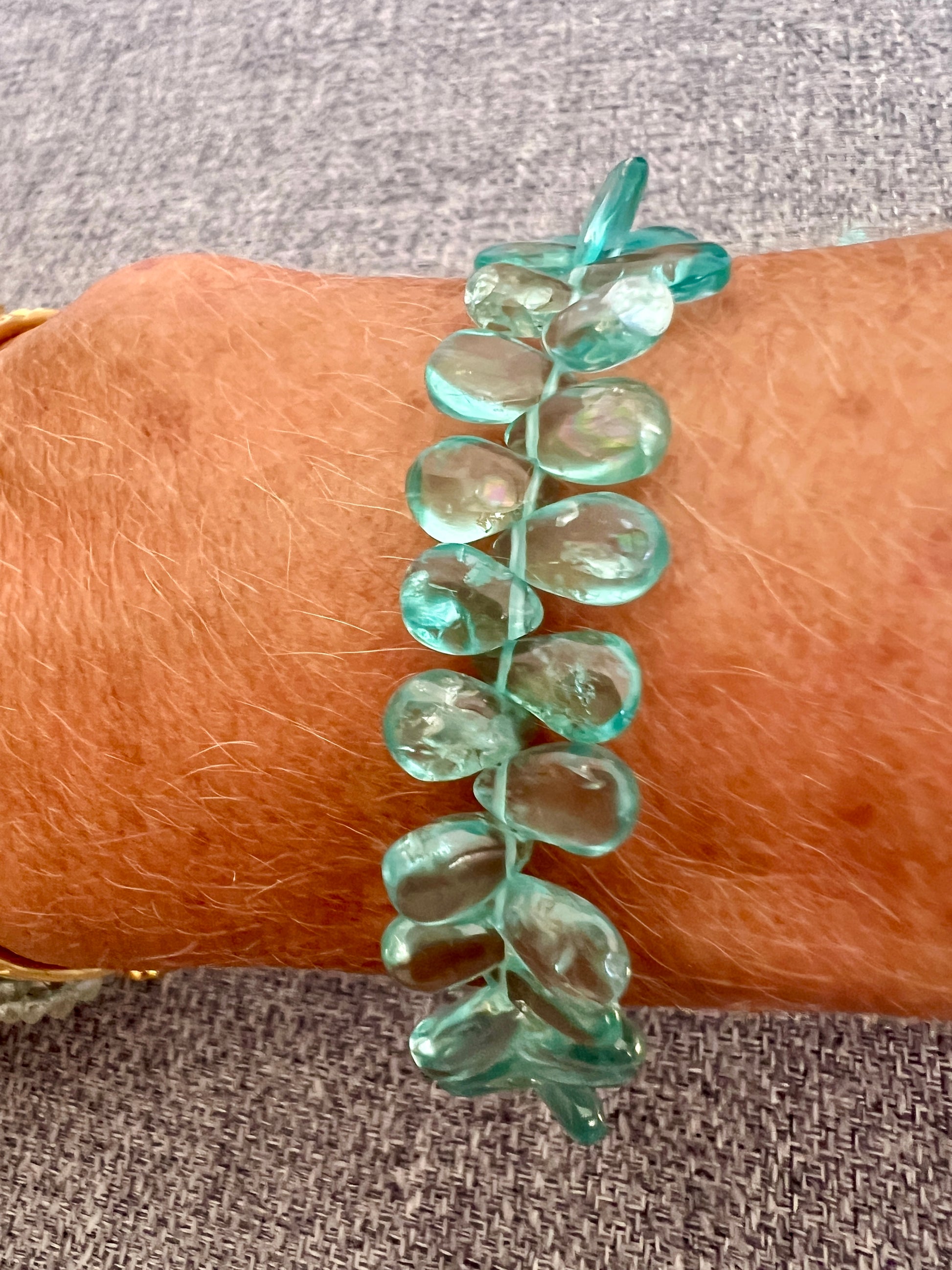 Petites gouttes lisses en Apatite
