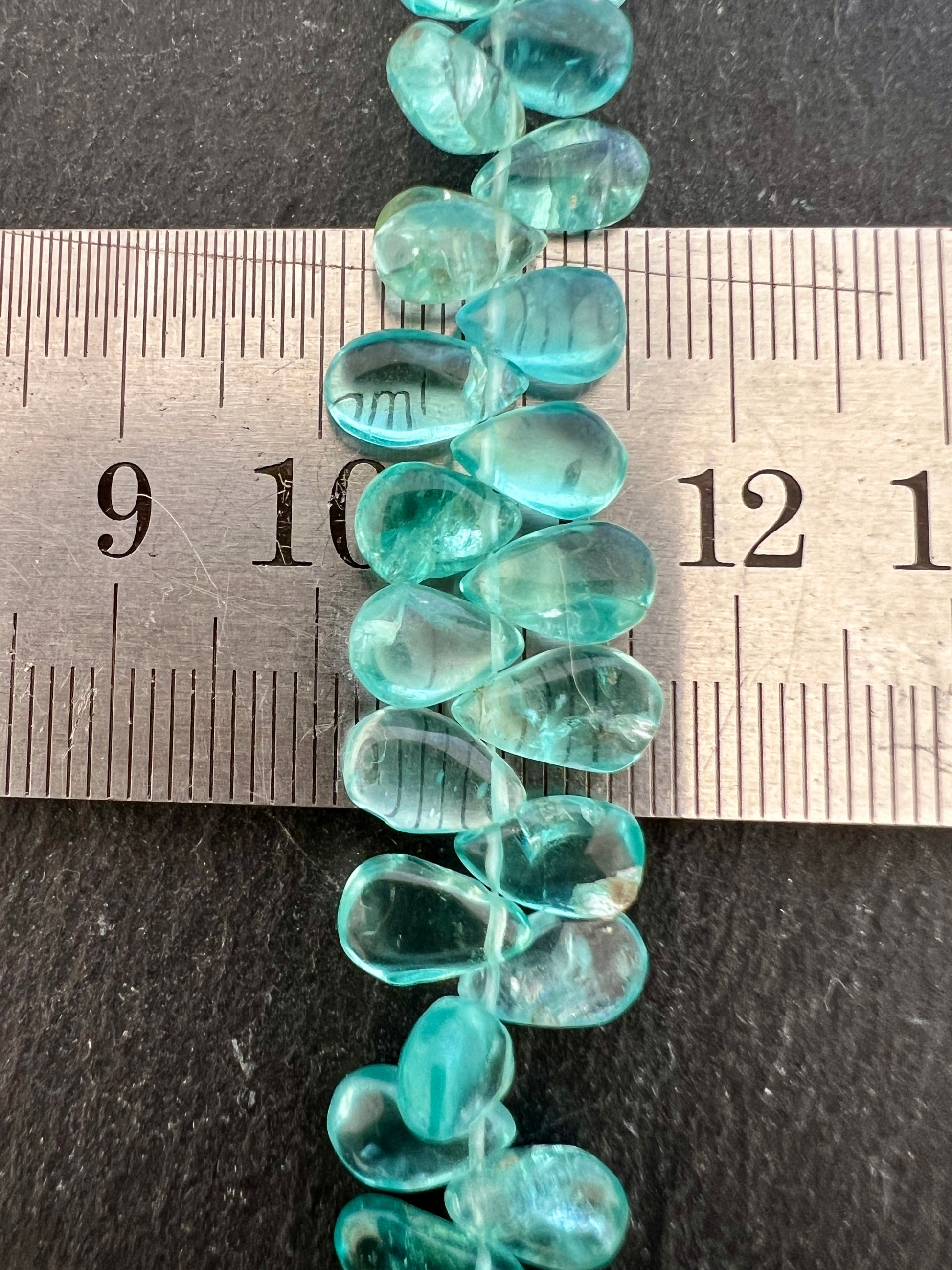 Petites gouttes lisses en Apatite