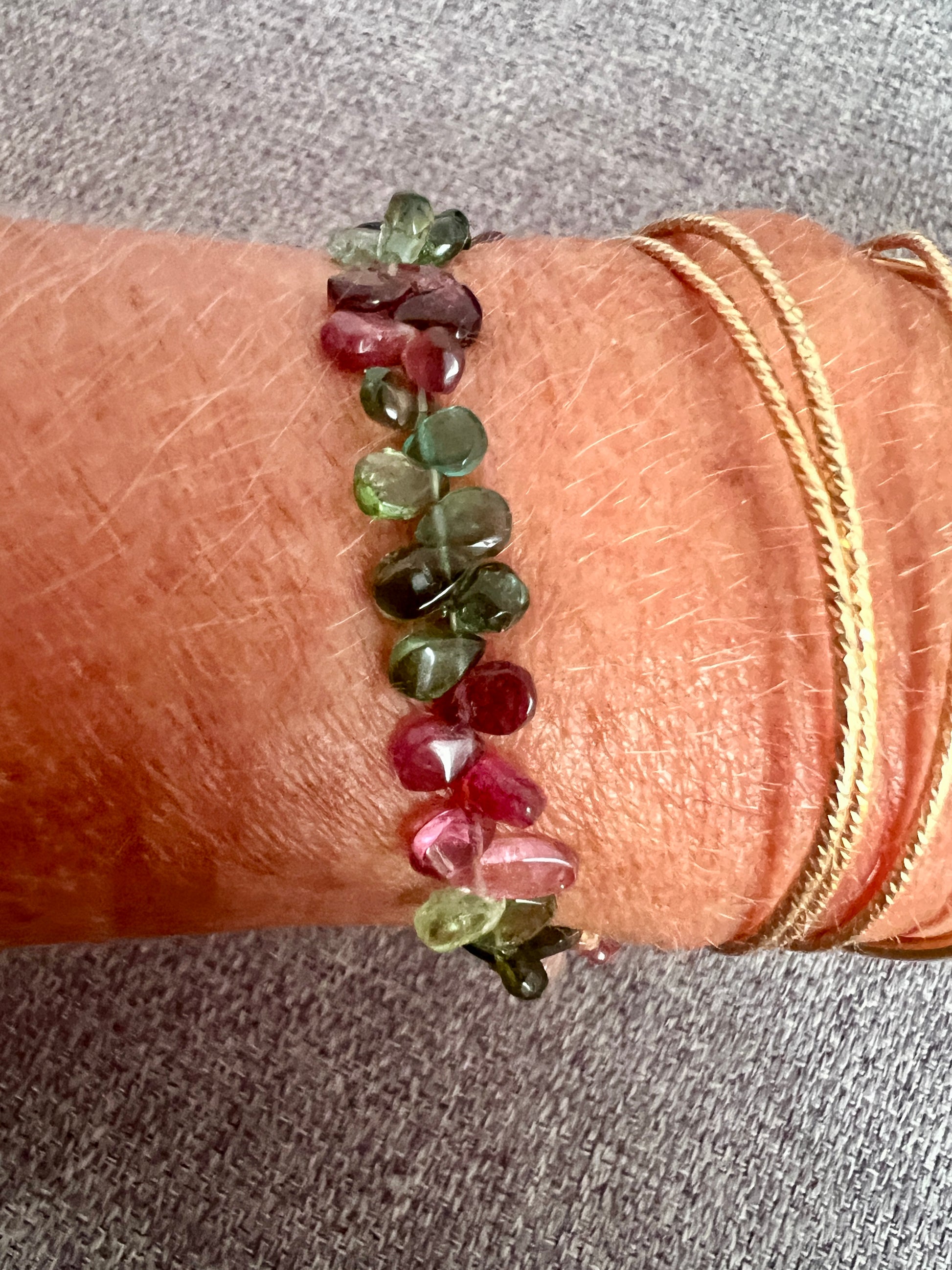 Fil de petites gouttes en Tourmaline