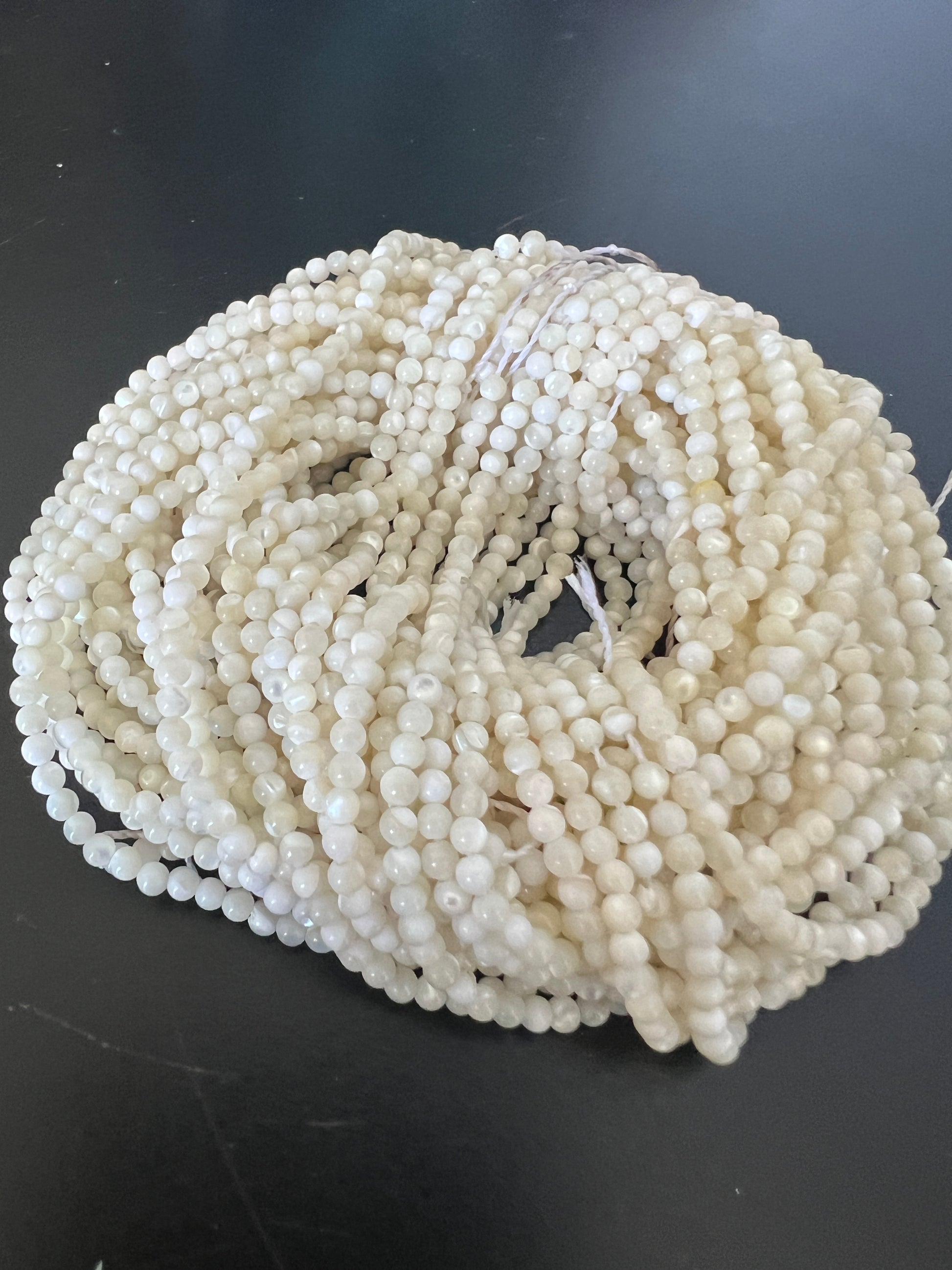 Fil de perles de nacre 2mm