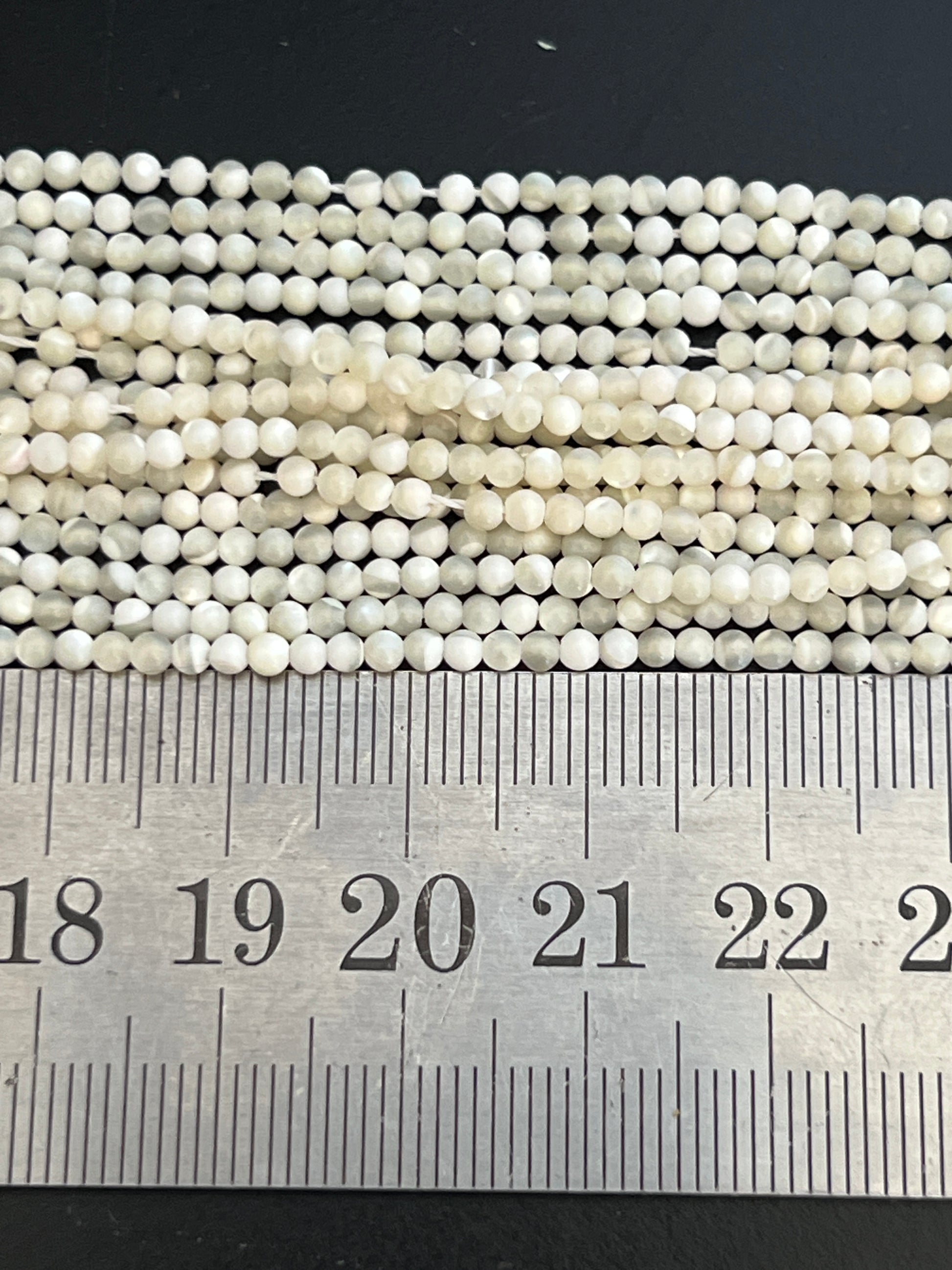 Fil de perles de nacre 2mm
