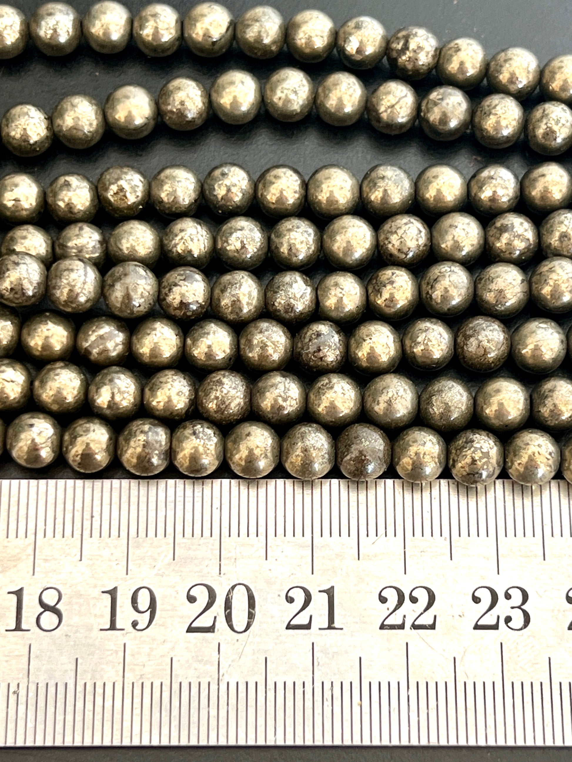 Fil de Perles Rondes en Pyrite 6mm