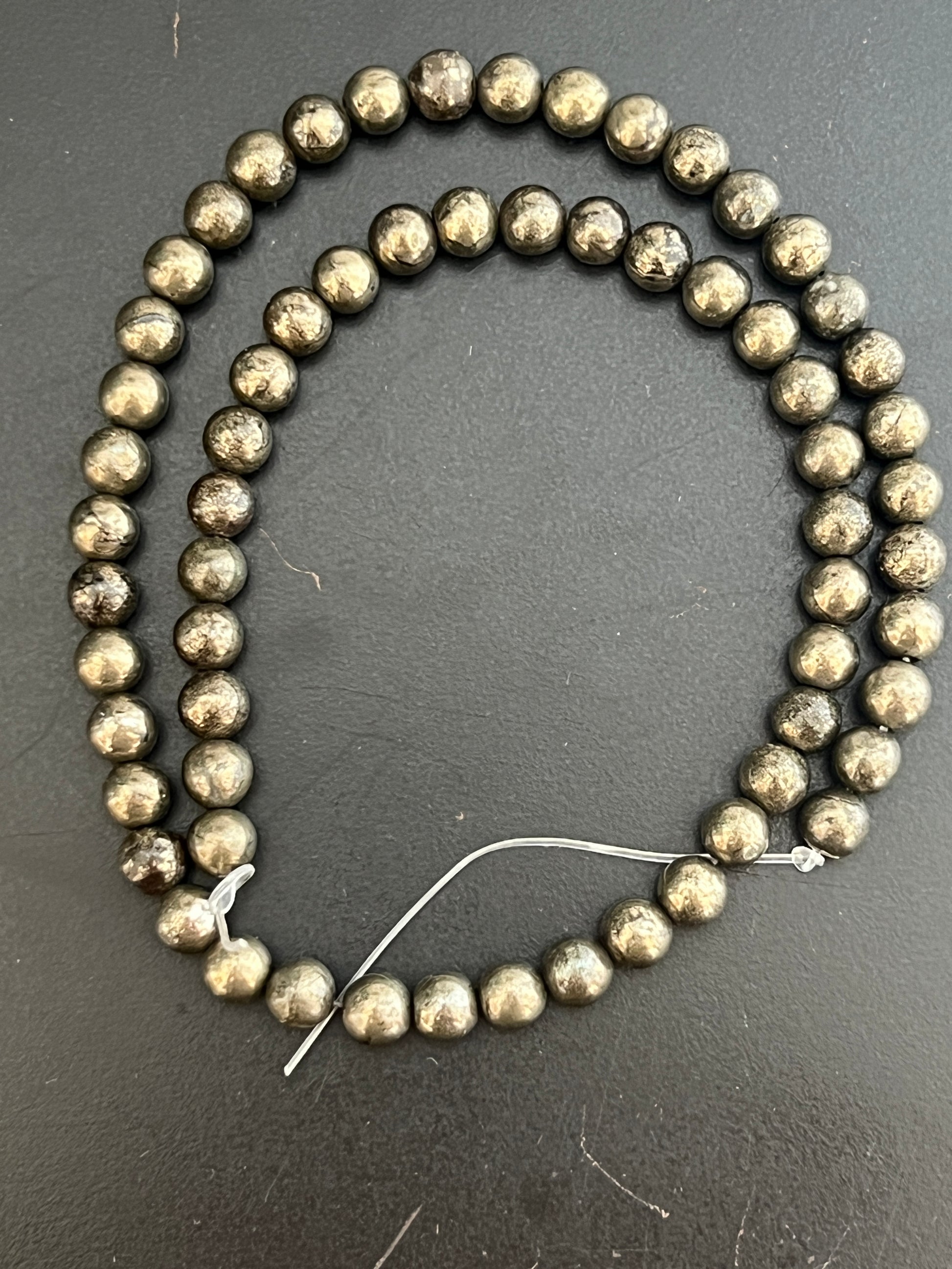 Fil de Perles Rondes en Pyrite 6mm