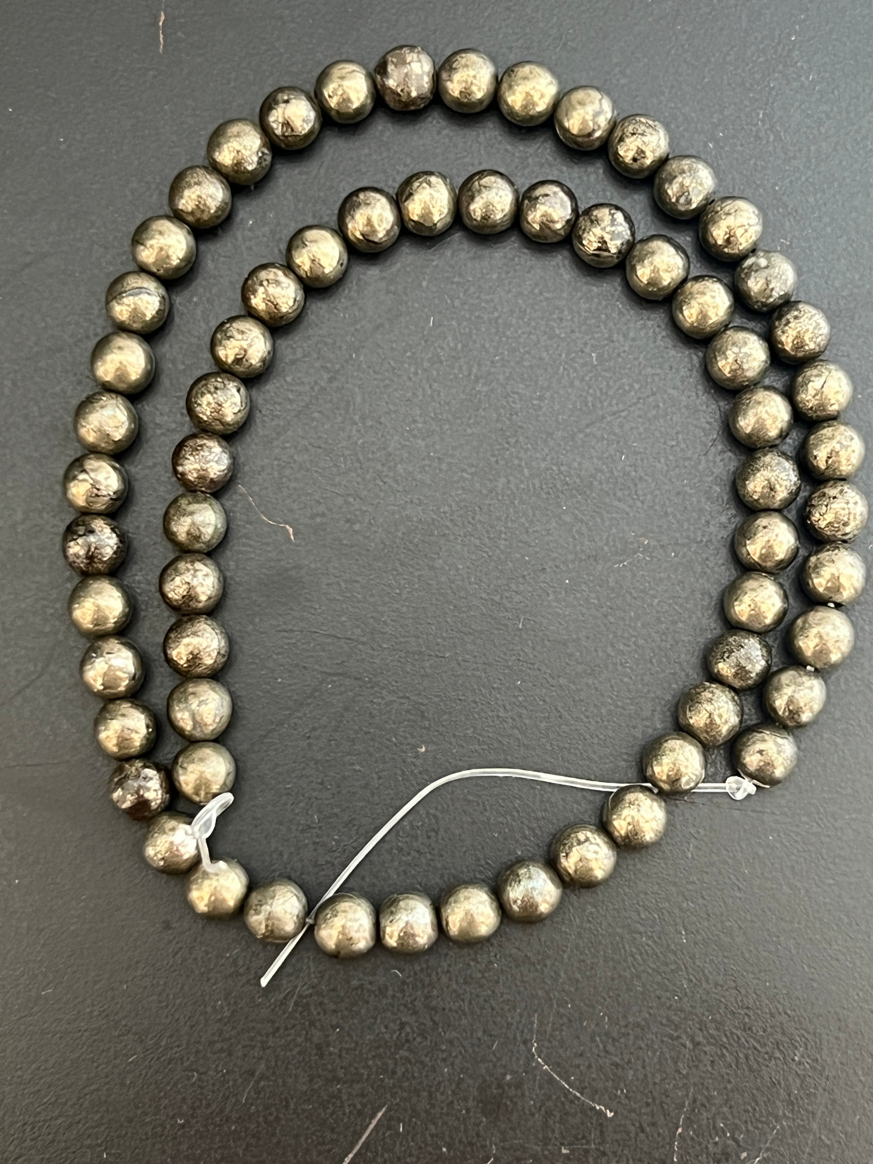 Fil de Perles Rondes en Pyrite 6mm
