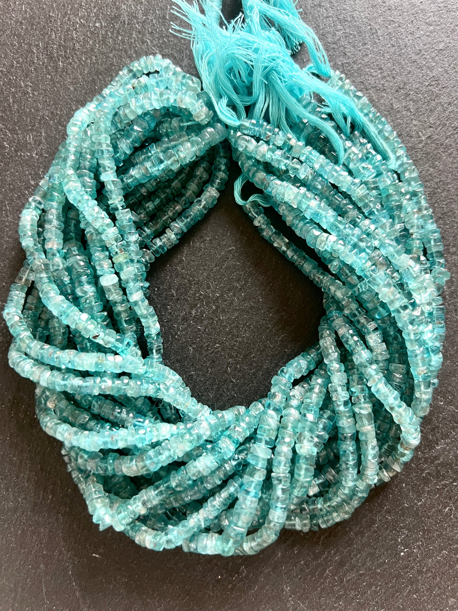 Heishi Apatite Néon 5-6mm