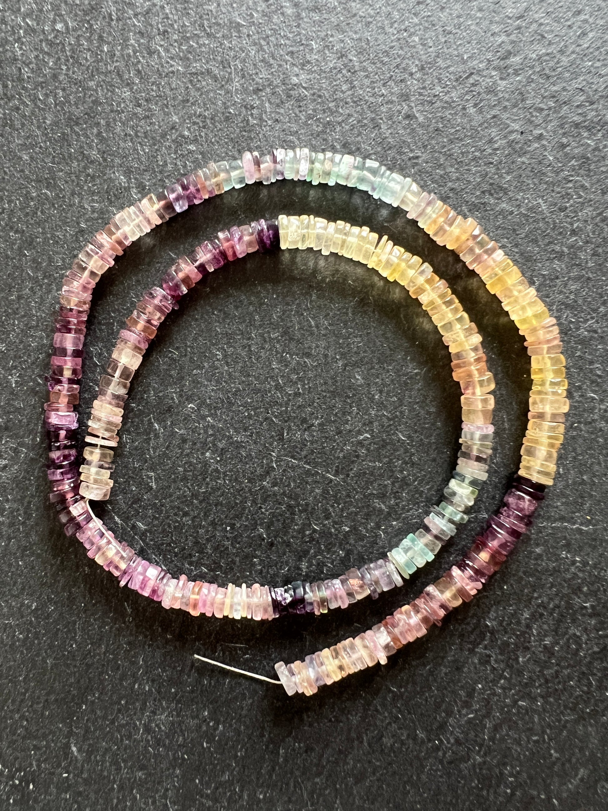 Heishi Fluorite Multicolore 5-6mm