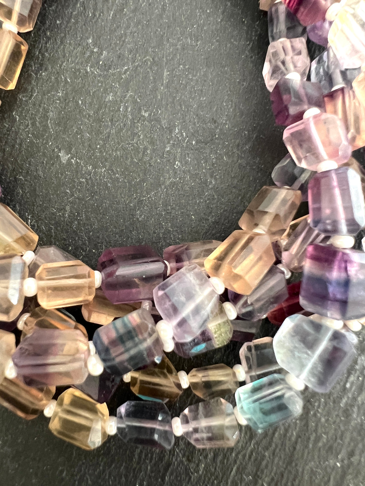 Fil de Pépites de Fluorite Facettée Multicolore