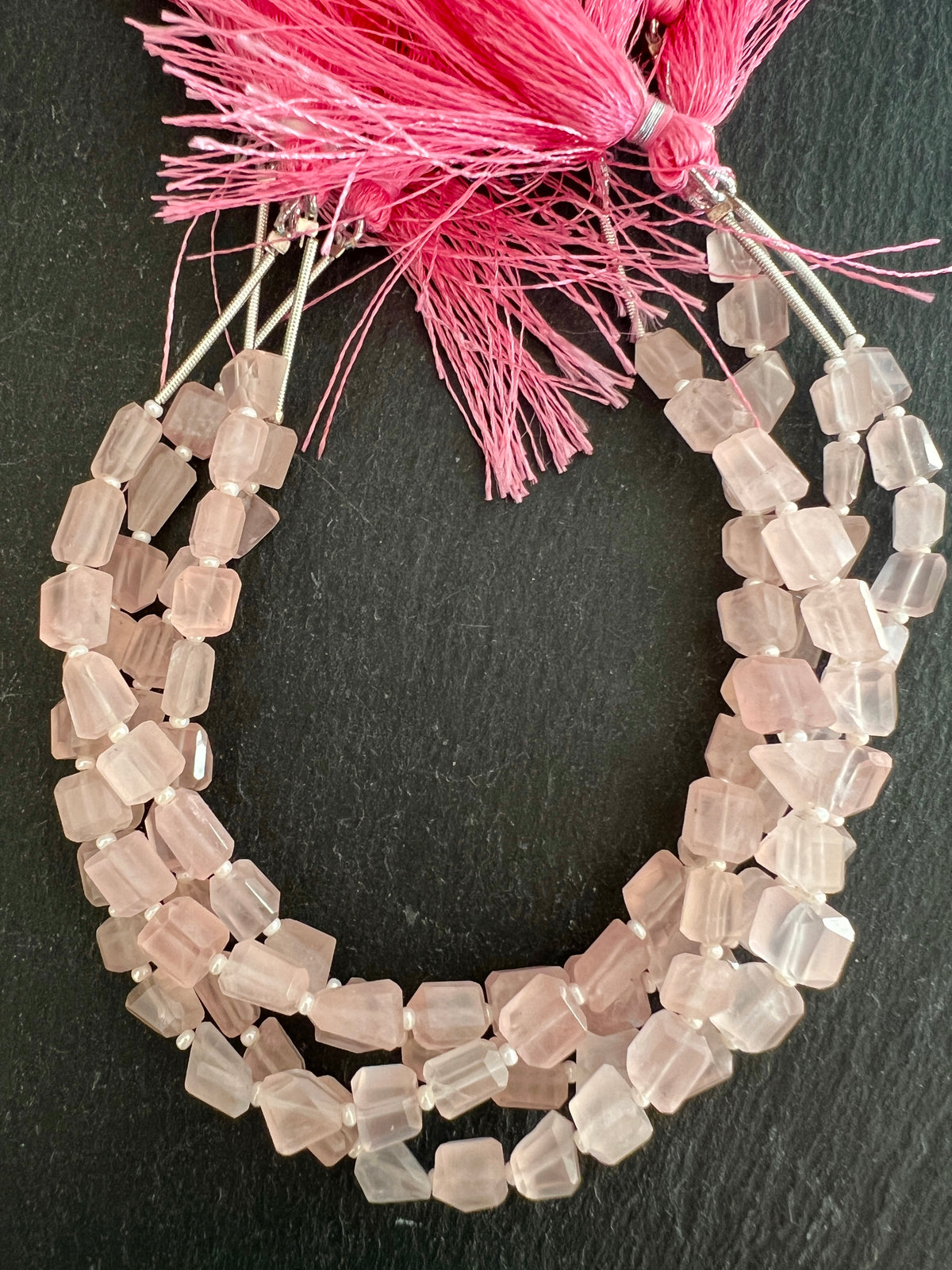 Fil de Pépites de Quartz Rose facettées