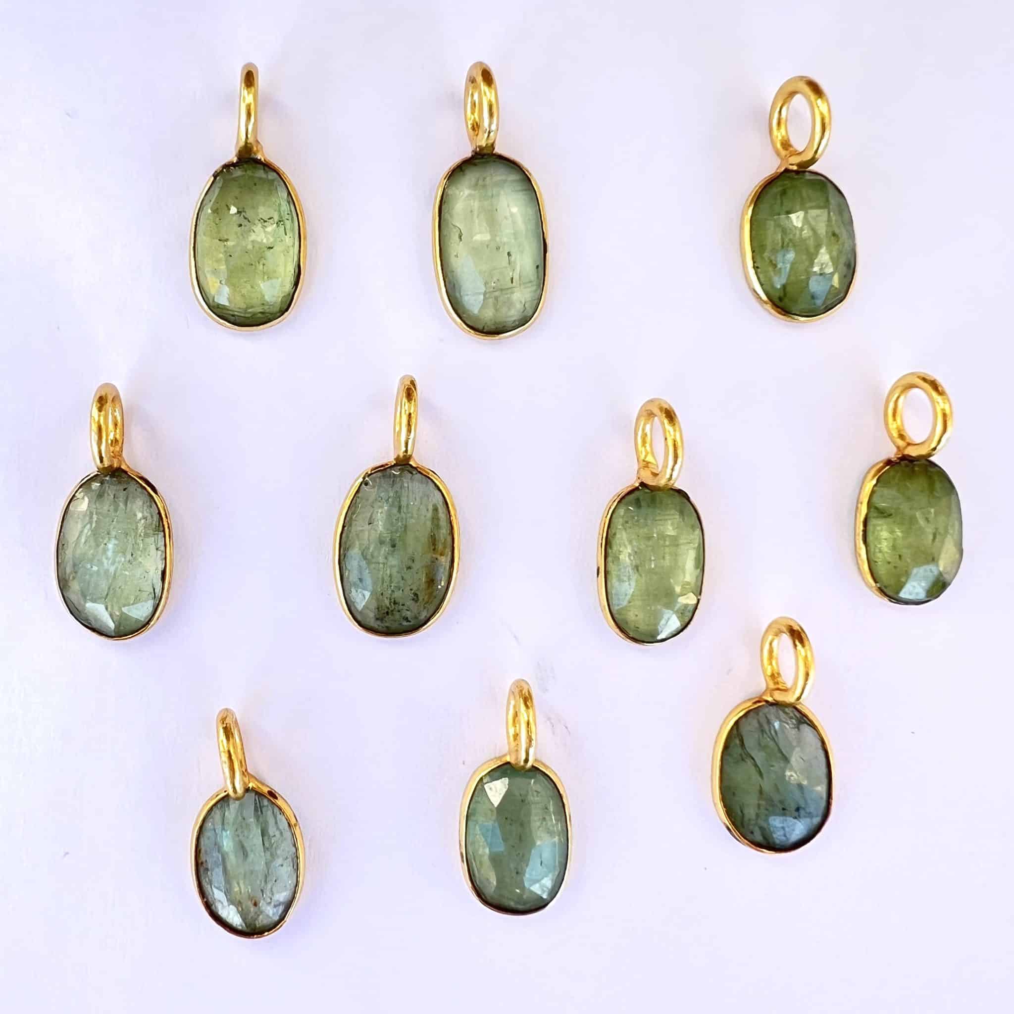Kyanite Verte Sertie