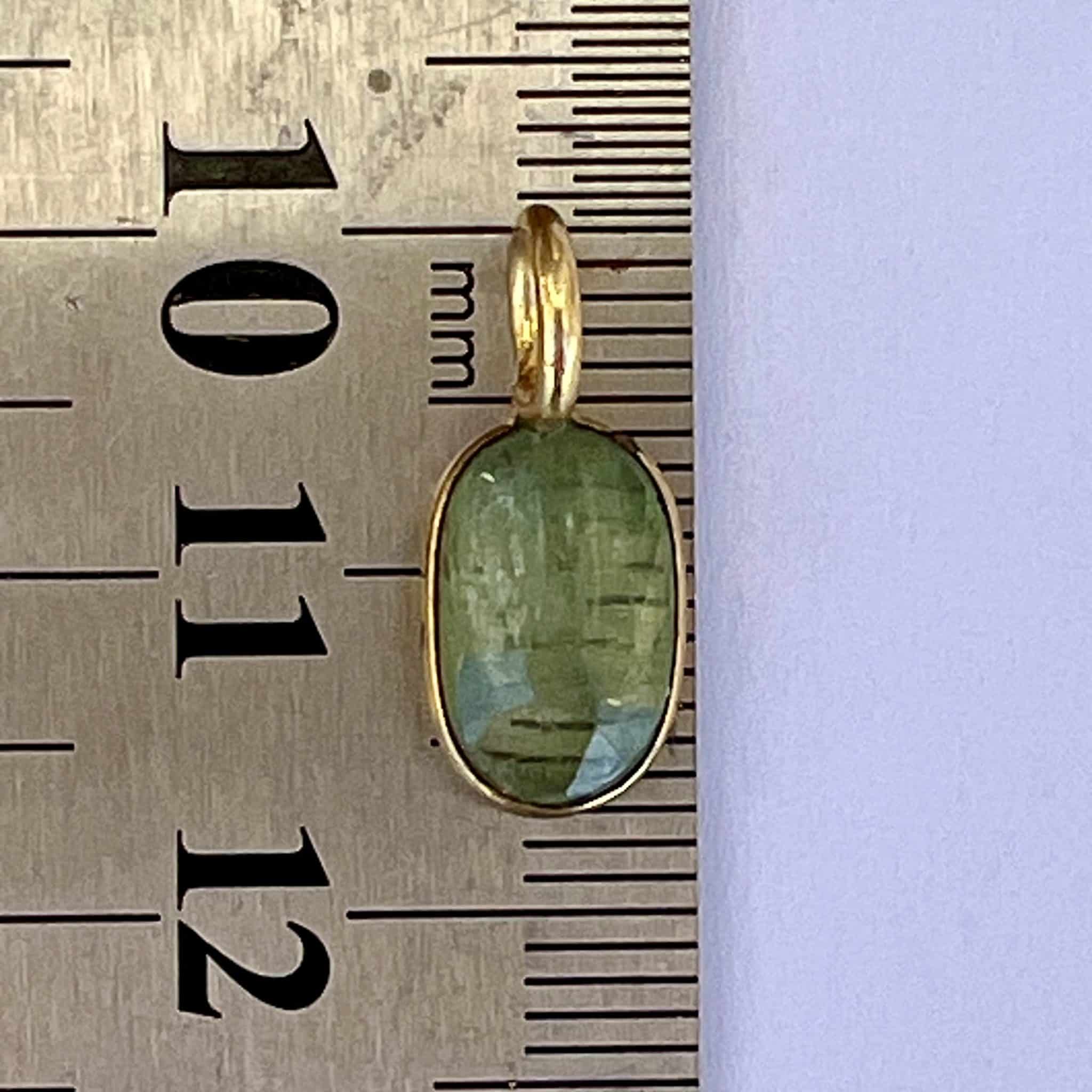 Kyanite Verte Sertie