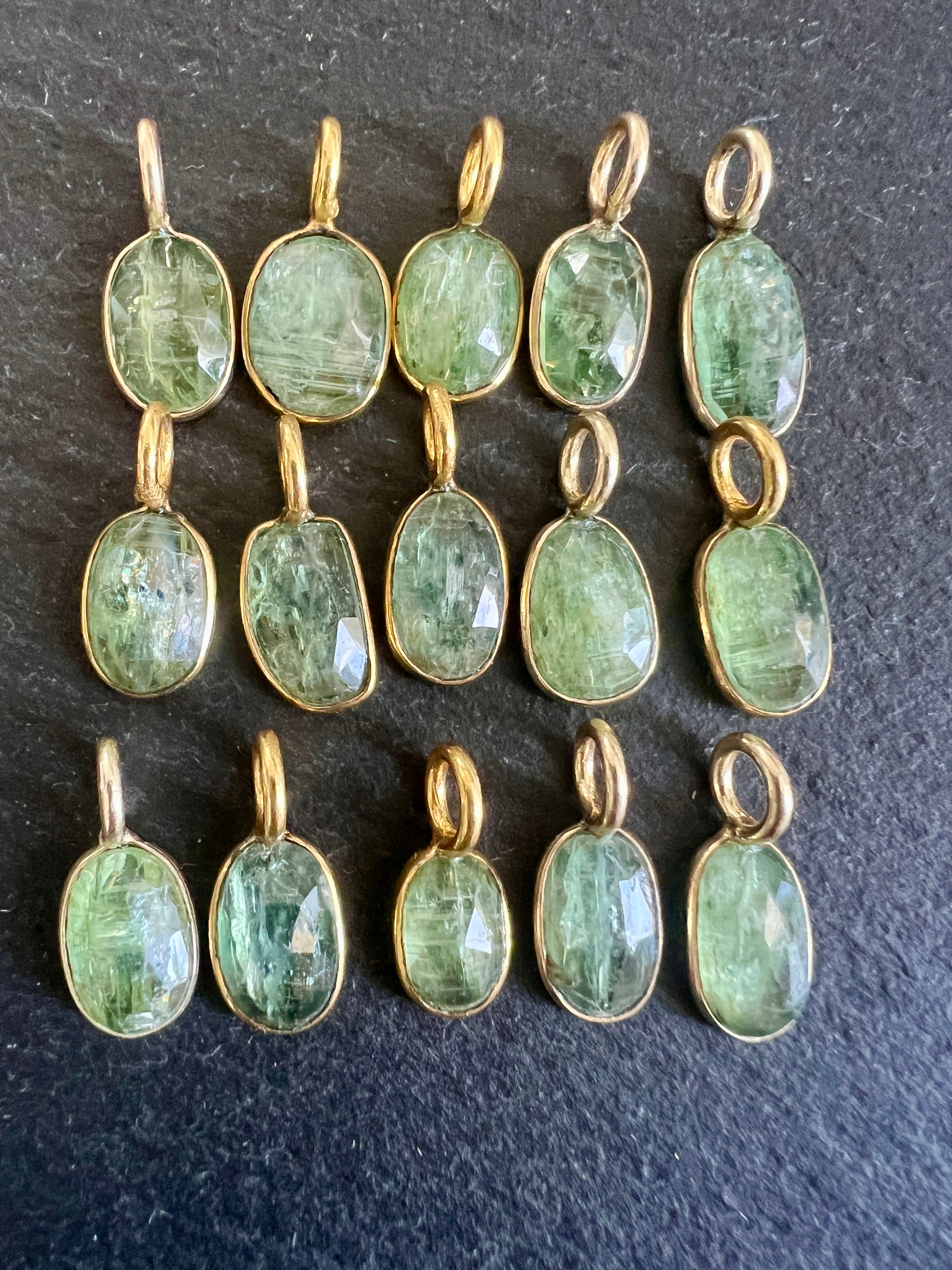 Kyanite verte Sertie