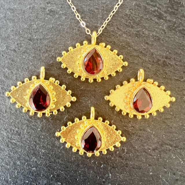 Nouveau Talisman Oeil Grenat 2