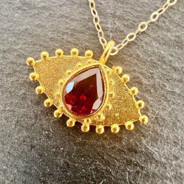 Nouveau Talisman Oeil Grenat 3